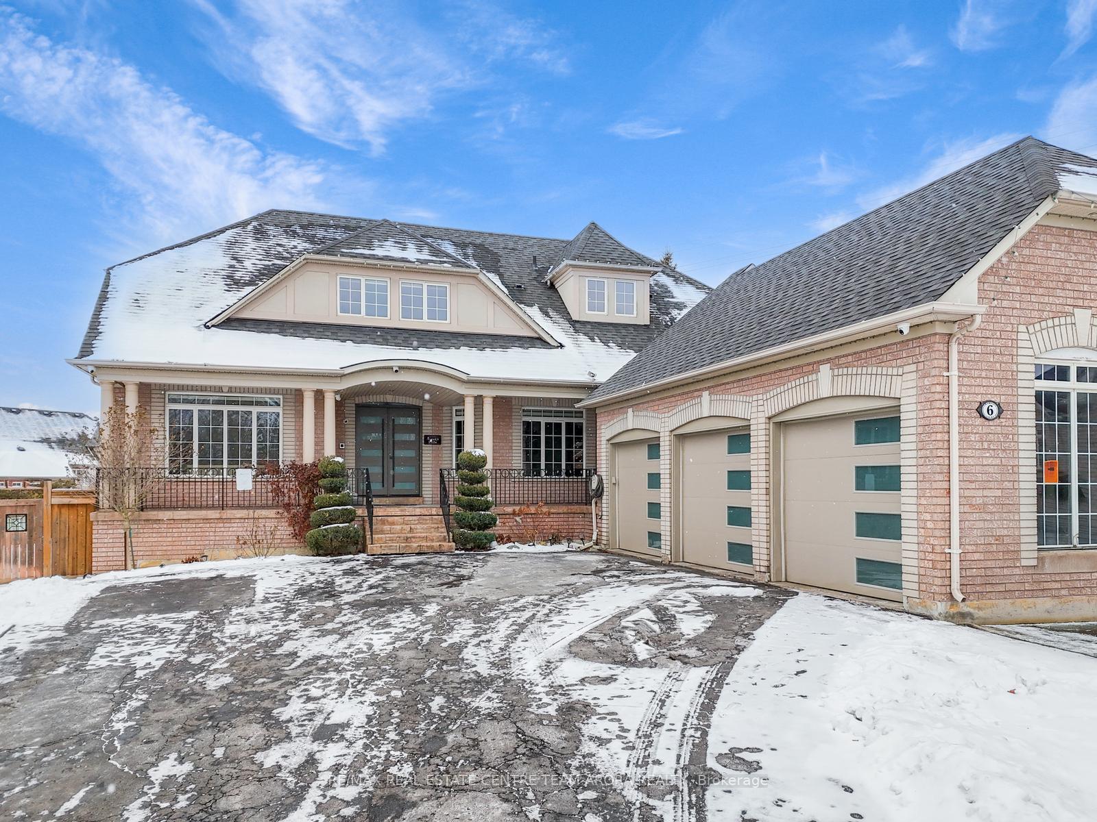 Photo 2 of 6 Champion Court, Brampton, Credit Valley — HOMEH