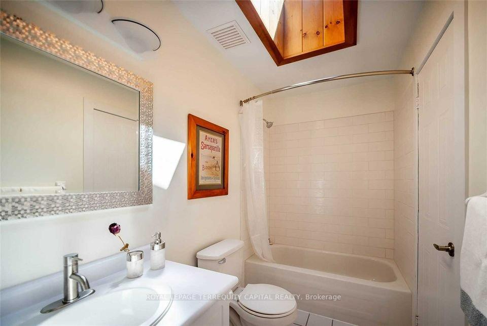 Photo 6 of Unit Upper, 45 Mapleton Avenue, Barrie, Holly — HOMEH