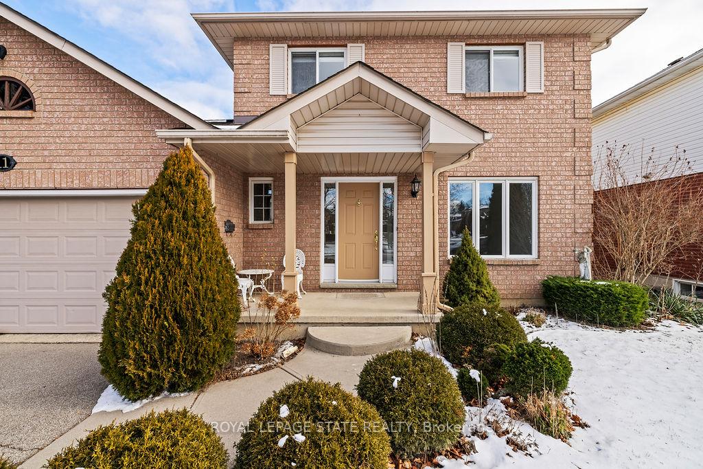 Photo 1 of 11 Newcombe Road, Hamilton, Dundas — HOMEH