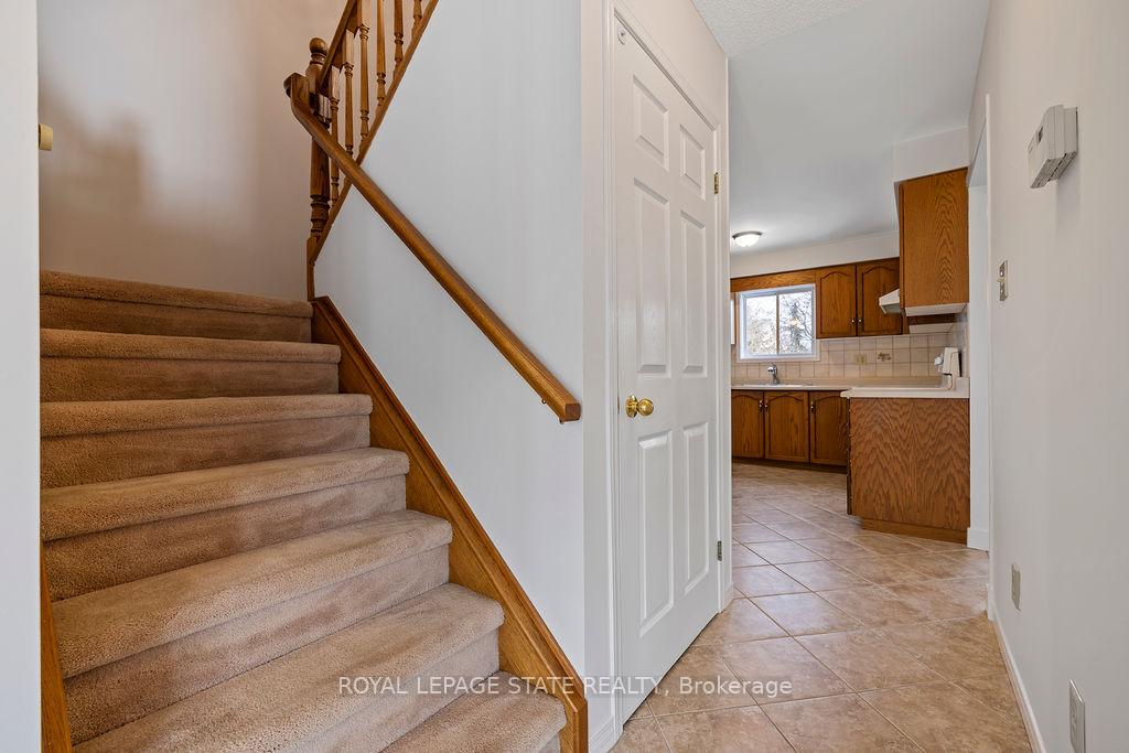 Photo 3 of 11 Newcombe Road, Hamilton, Dundas — HOMEH