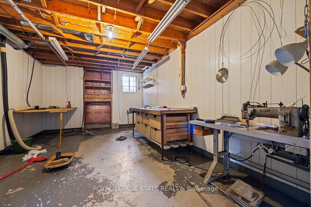 Photo 4 of 11 Newcombe Road, Hamilton, Dundas — HOMEH