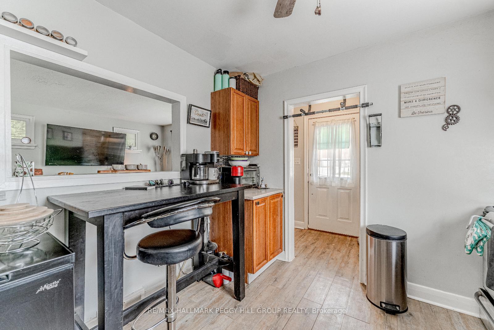 Photo 6 of 114 Maple Avenue, Barrie, Queen's Park — HOMEH