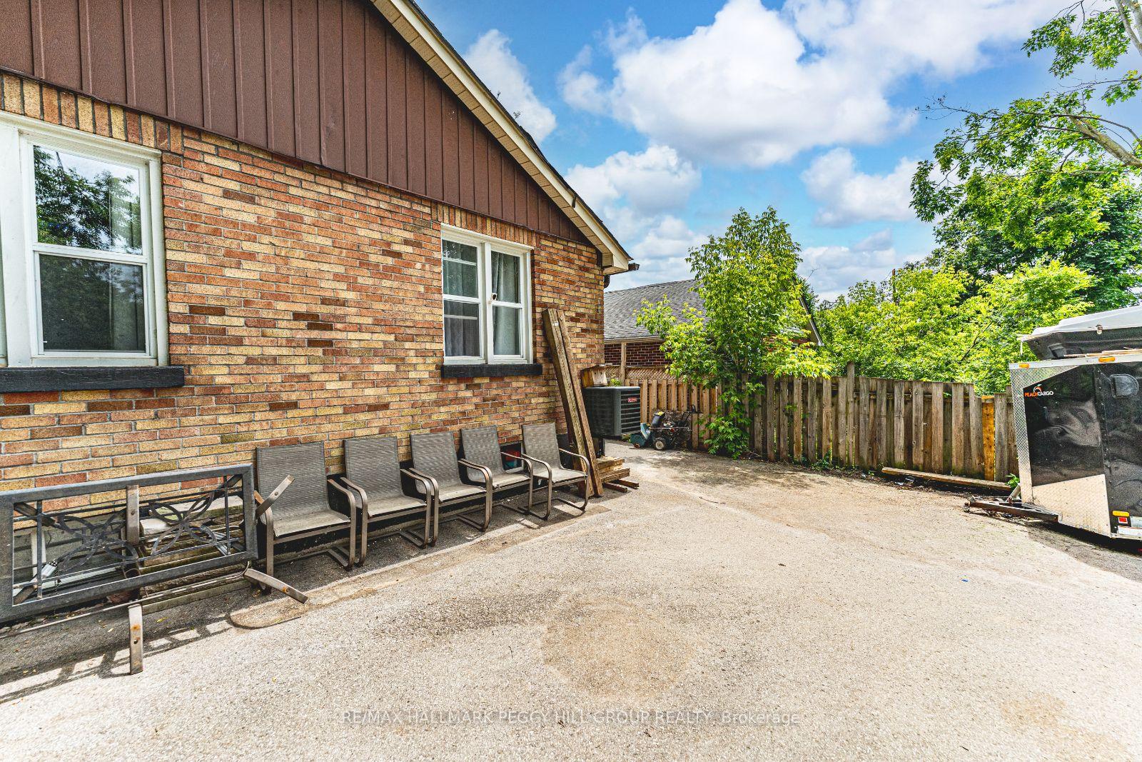 Photo 14 of 114 Maple Avenue, Barrie, Queen's Park — HOMEH