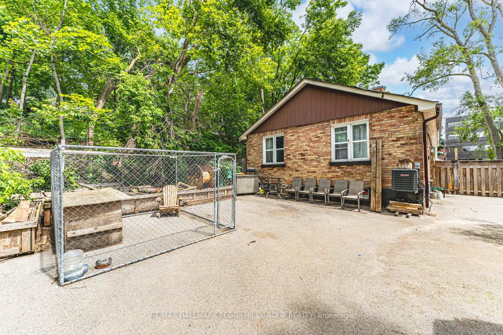 Photo 15 of 114 Maple Avenue, Barrie, Queen's Park — HOMEH
