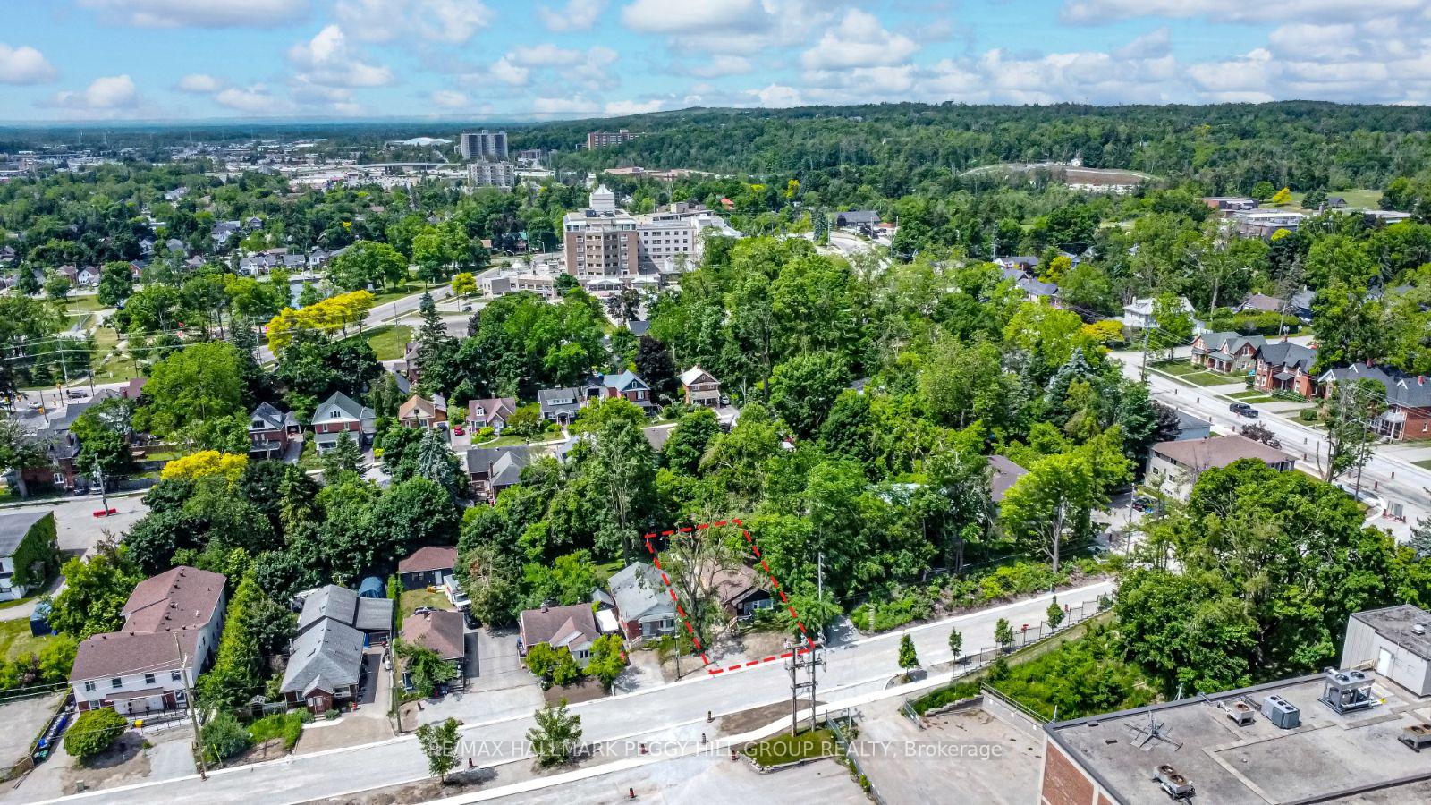Photo 18 of 114 Maple Avenue, Barrie, Queen's Park — HOMEH