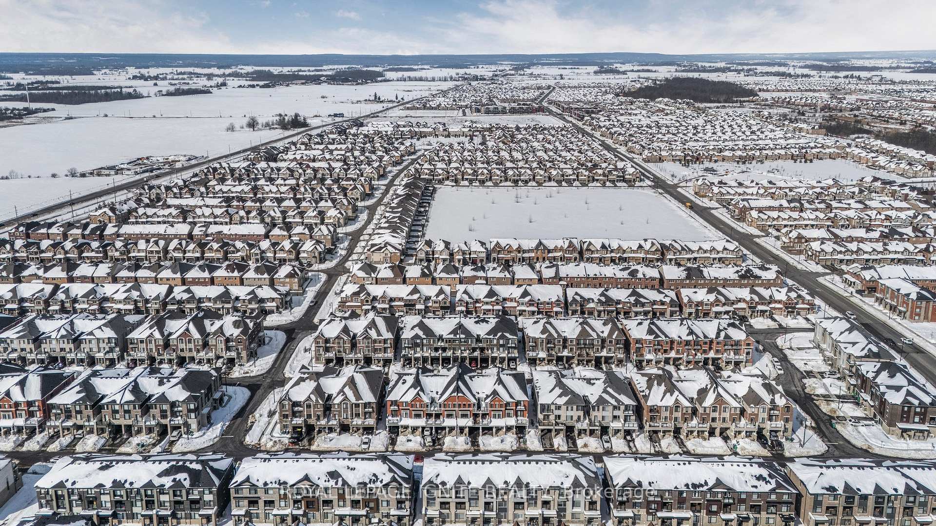 Photo 5 of 165 Keppel Circle, Brampton, Northwest Brampton — HOMEH