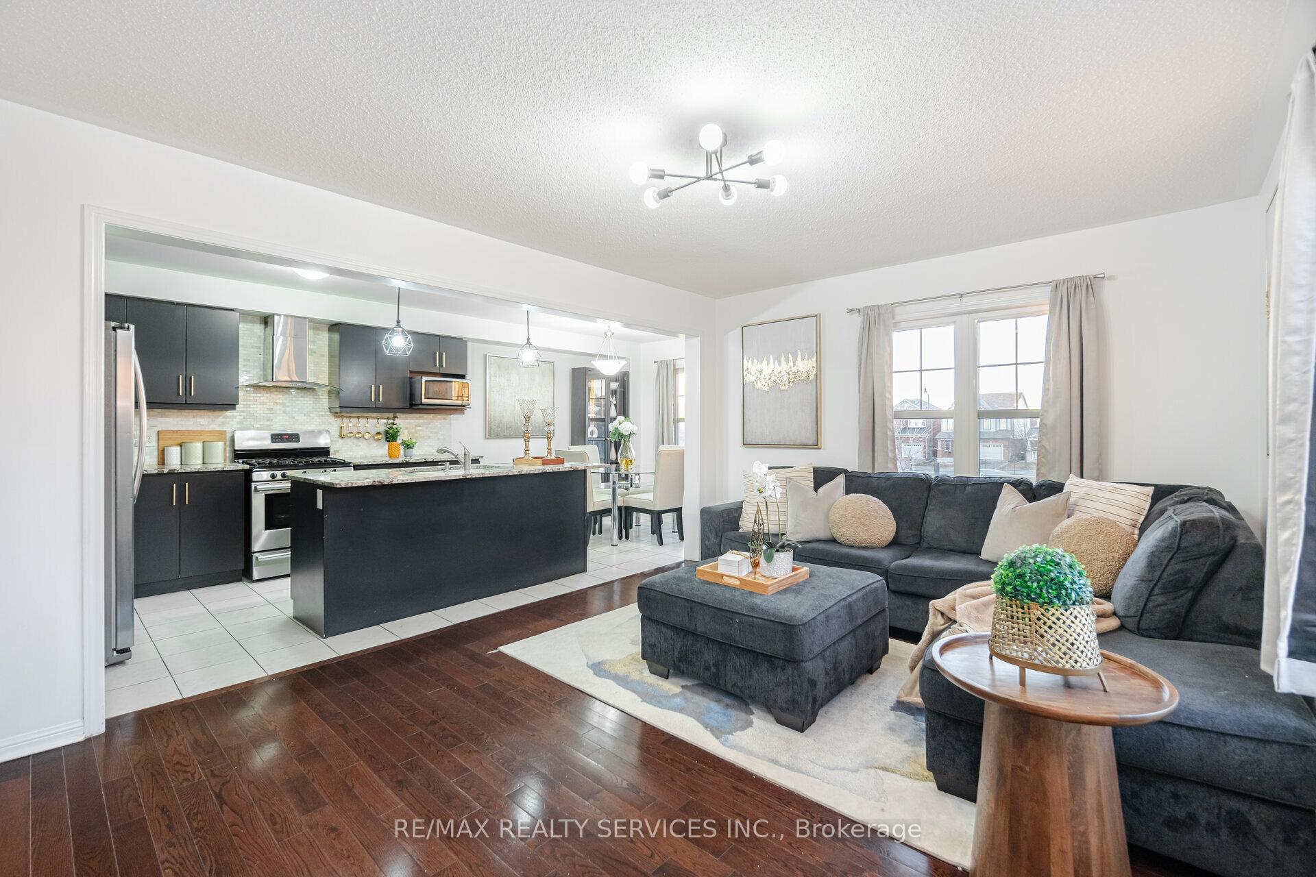 Photo 9 of 41 Betterton Crescent, Brampton, Northwest Brampton — HOMEH
