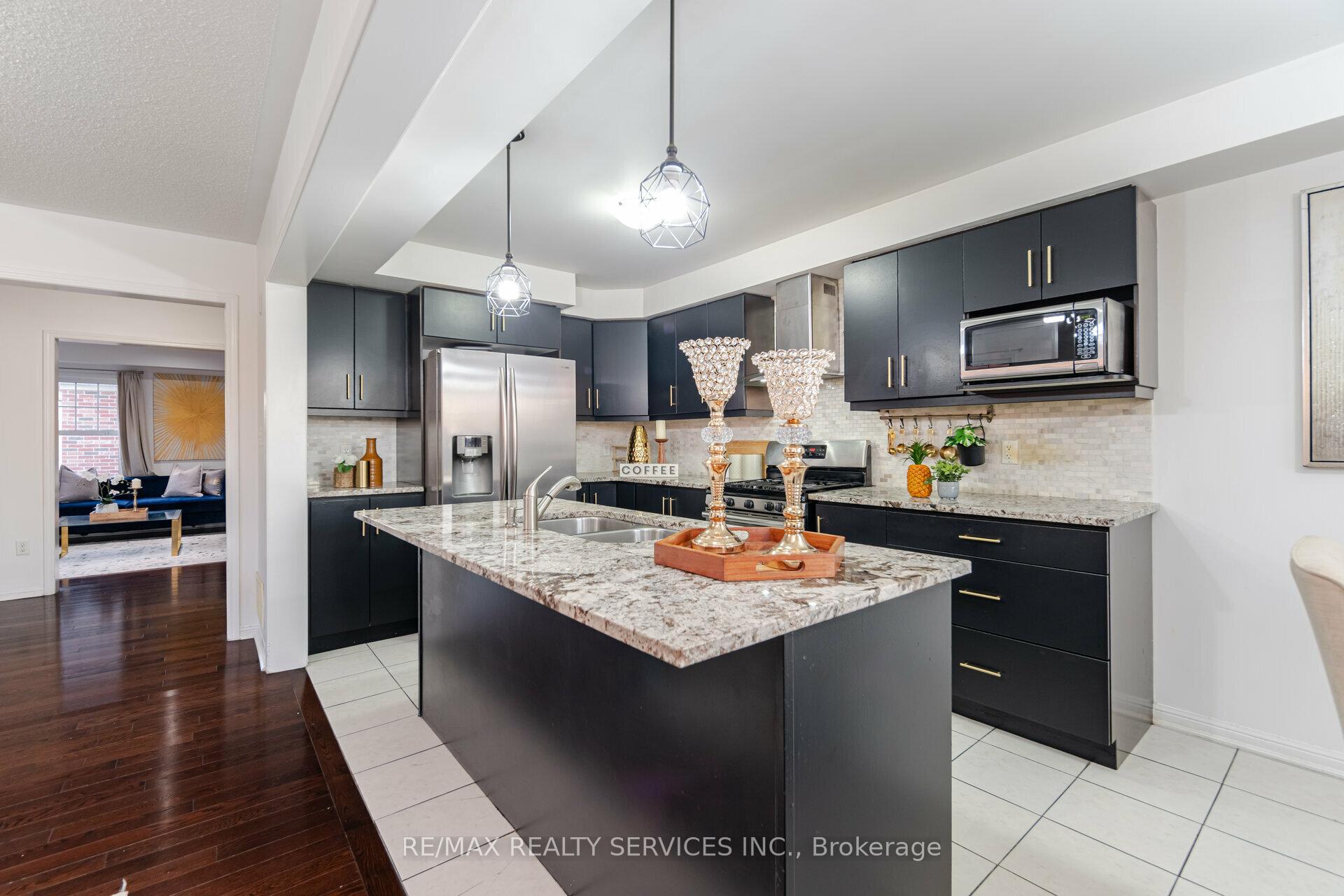 Photo 11 of 41 Betterton Crescent, Brampton, Northwest Brampton — HOMEH