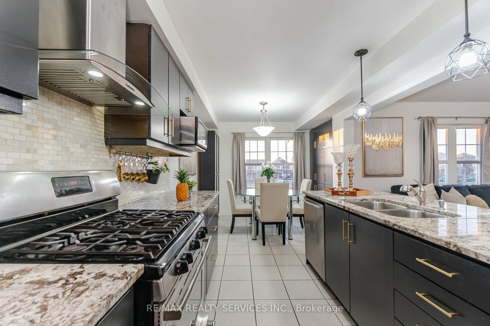 Photo 13 of 41 Betterton Crescent, Brampton, Northwest Brampton — HOMEH