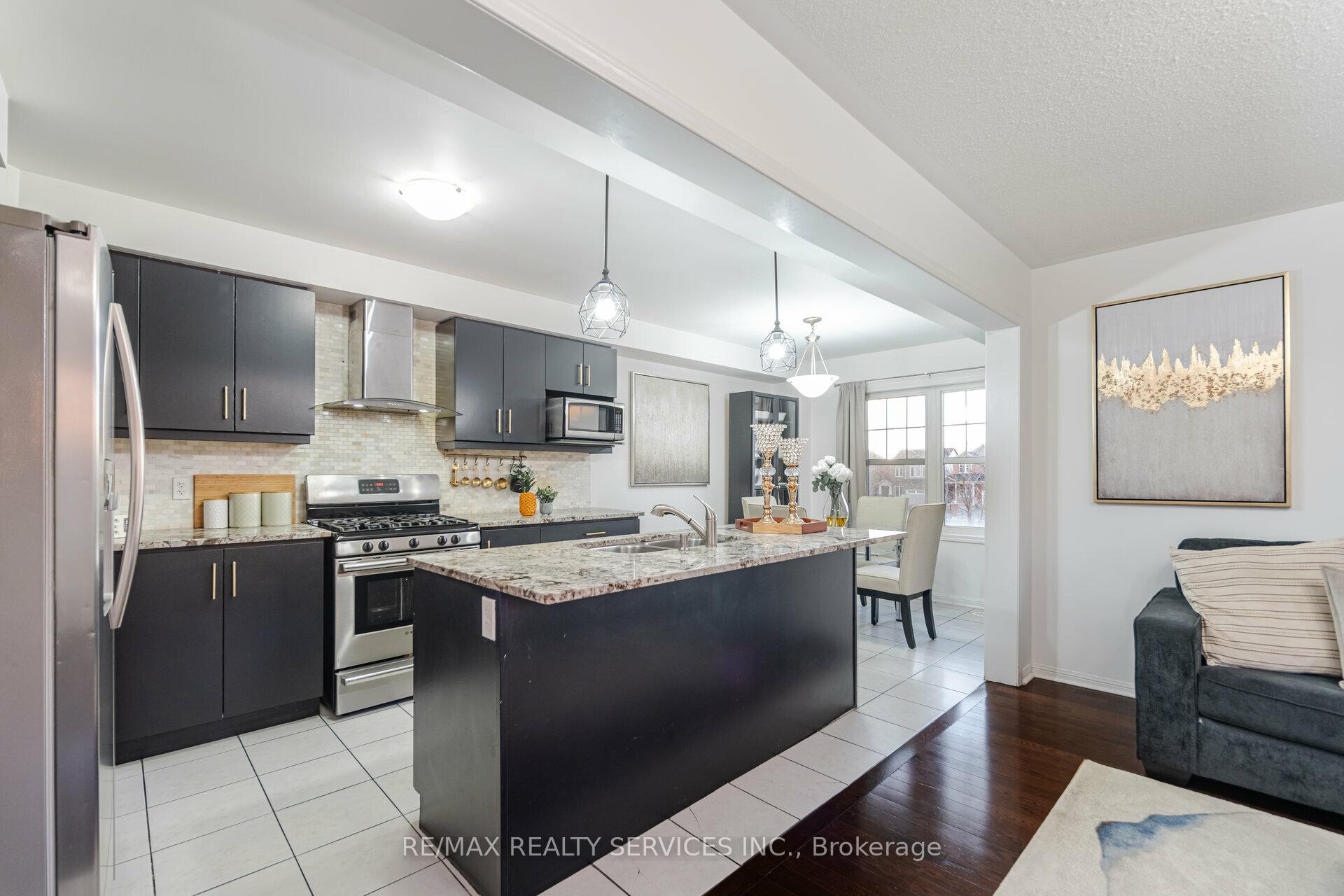 Photo 14 of 41 Betterton Crescent, Brampton, Northwest Brampton — HOMEH