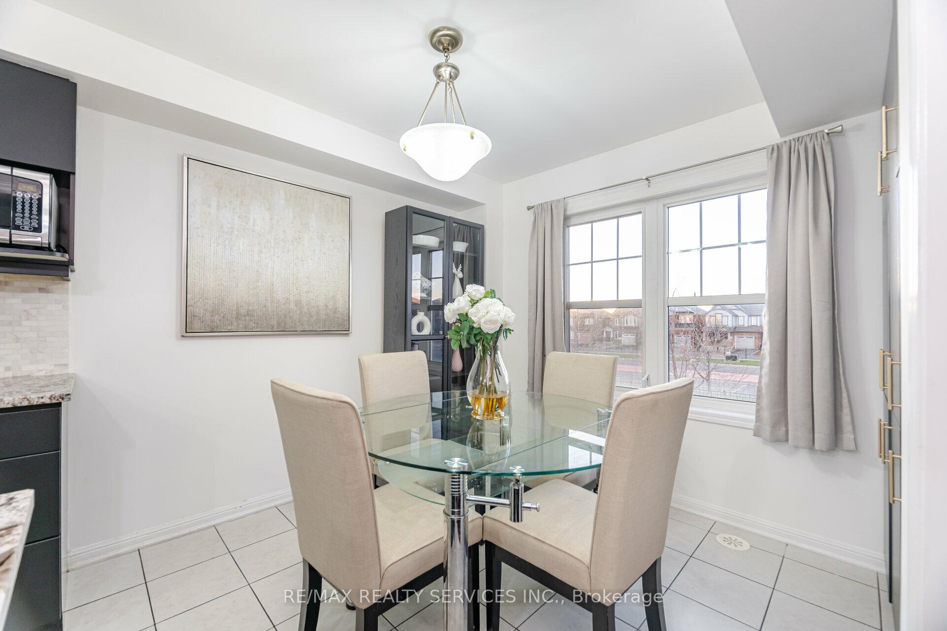 Photo 16 of 41 Betterton Crescent, Brampton, Northwest Brampton — HOMEH