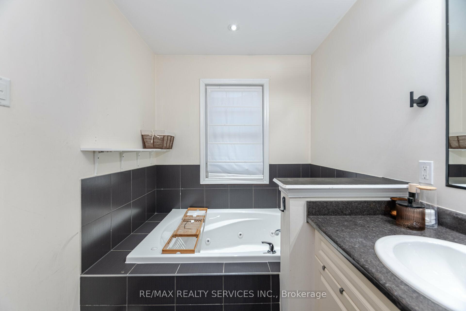 Photo 25 of 41 Betterton Crescent, Brampton, Northwest Brampton — HOMEH