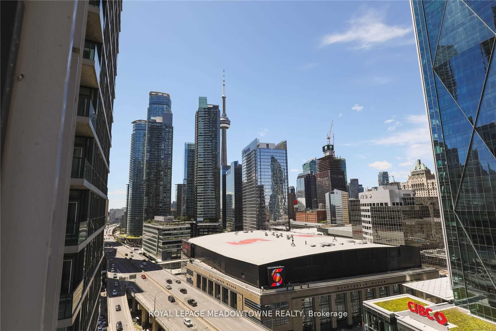 Front of Unit 1805, 18 Harbour Street