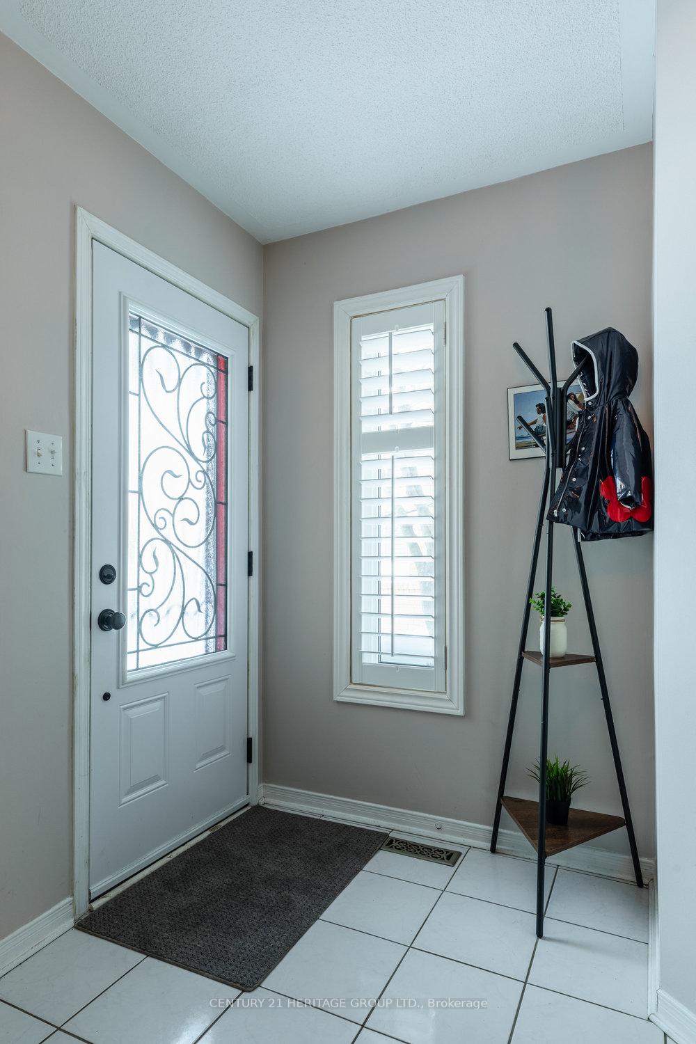 Photo 2 of 66 Fellowes Crescent, Hamilton, Waterdown — HOMEH