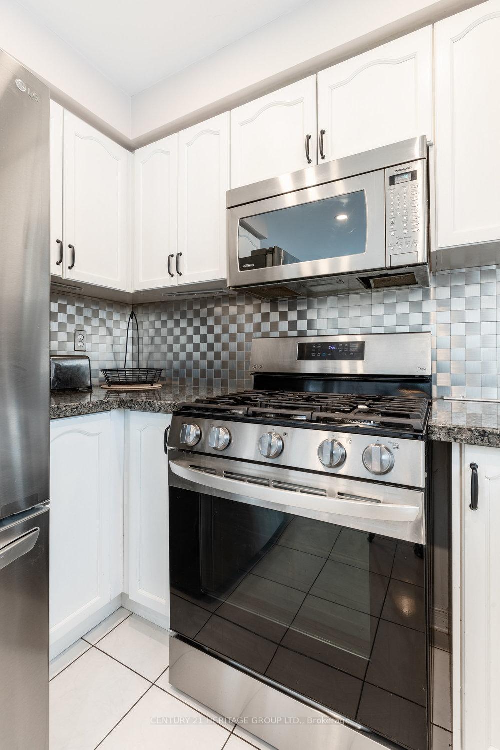 Photo 13 of 66 Fellowes Crescent, Hamilton, Waterdown — HOMEH