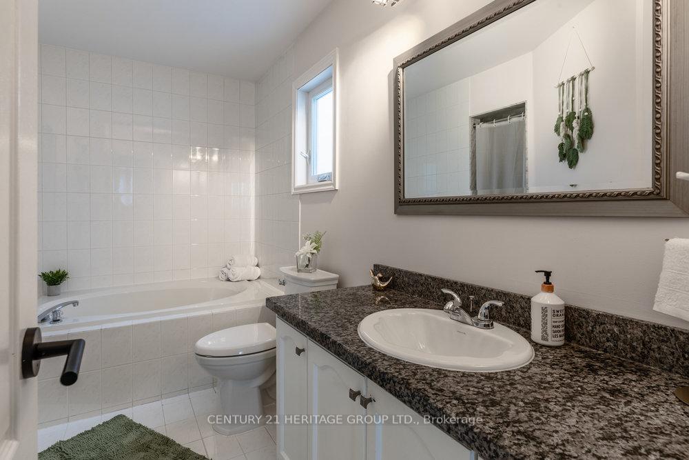 Photo 26 of 66 Fellowes Crescent, Hamilton, Waterdown — HOMEH