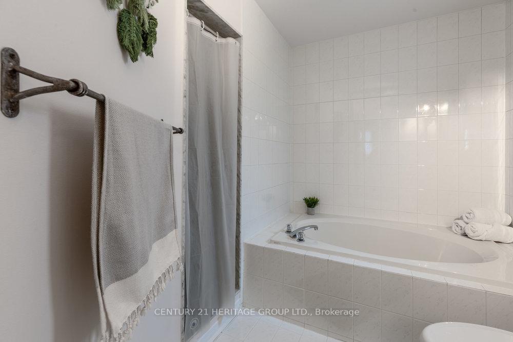 Photo 28 of 66 Fellowes Crescent, Hamilton, Waterdown — HOMEH