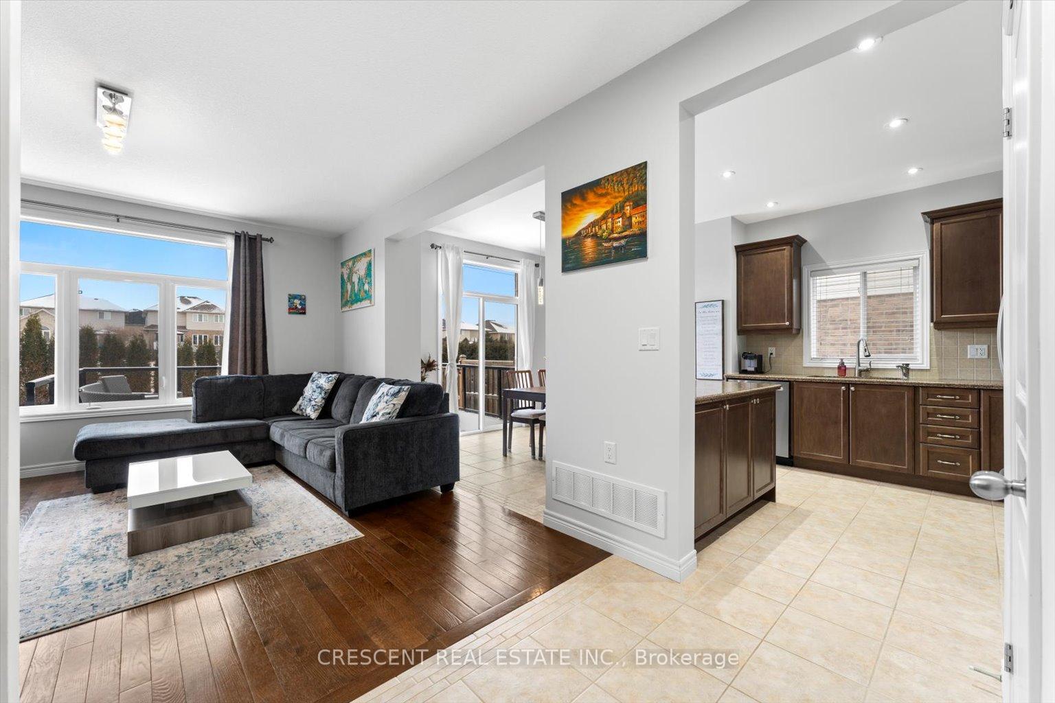 Photo 4 of 28 Irwin Avenue, Hamilton, Meadowlands — HOMEH