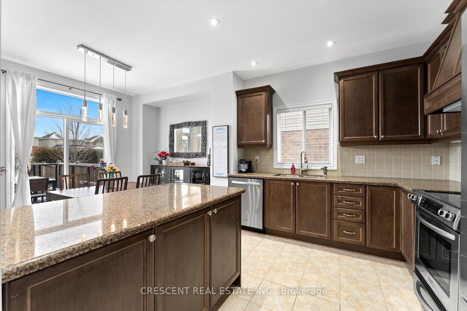 Photo 6 of 28 Irwin Avenue, Hamilton, Meadowlands — HOMEH
