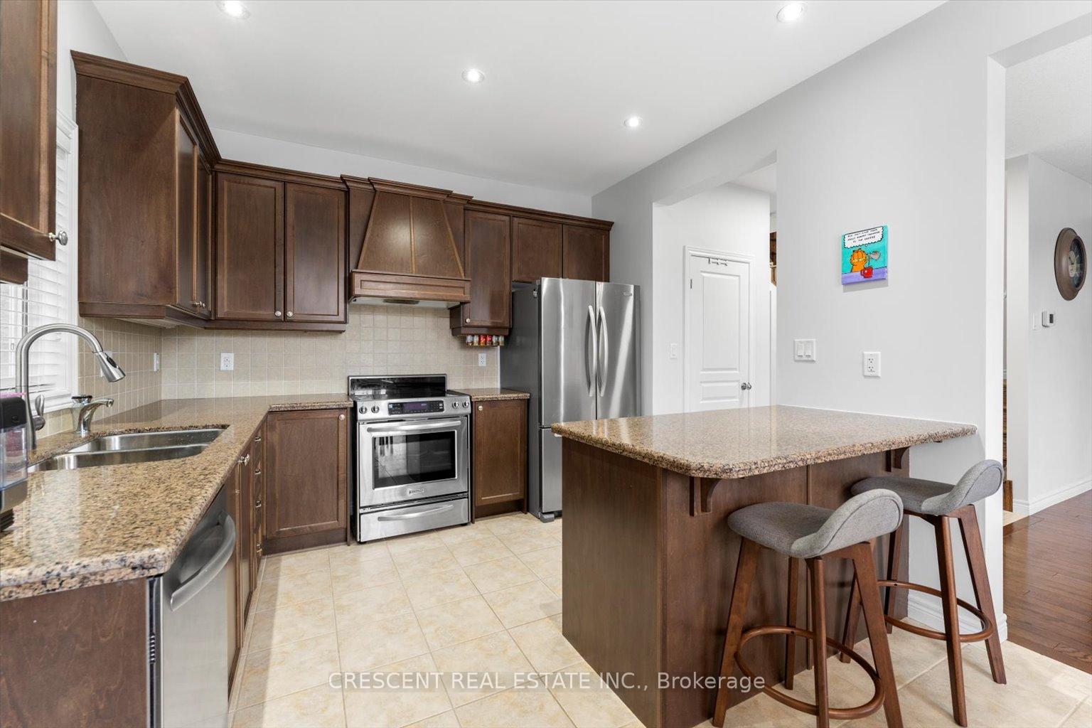 Photo 7 of 28 Irwin Avenue, Hamilton, Meadowlands — HOMEH