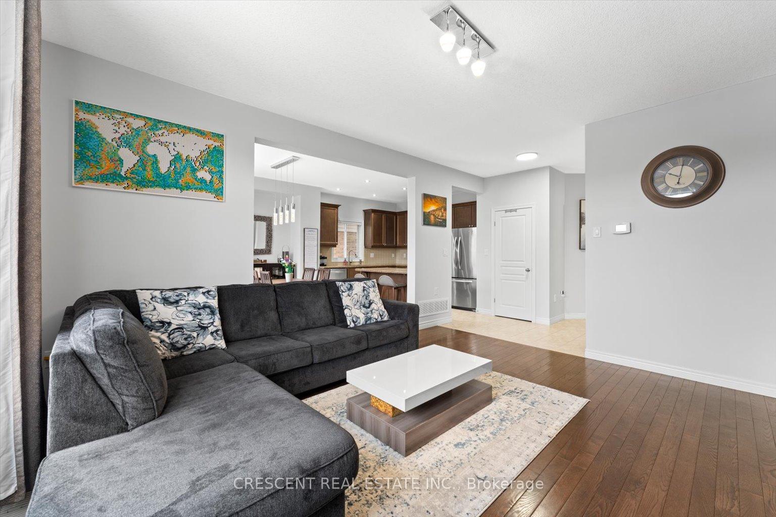 Photo 14 of 28 Irwin Avenue, Hamilton, Meadowlands — HOMEH