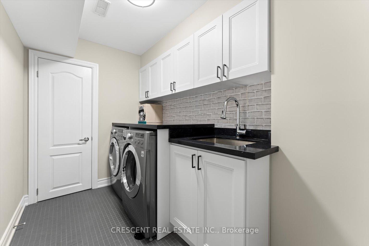 Photo 25 of 28 Irwin Avenue, Hamilton, Meadowlands — HOMEH