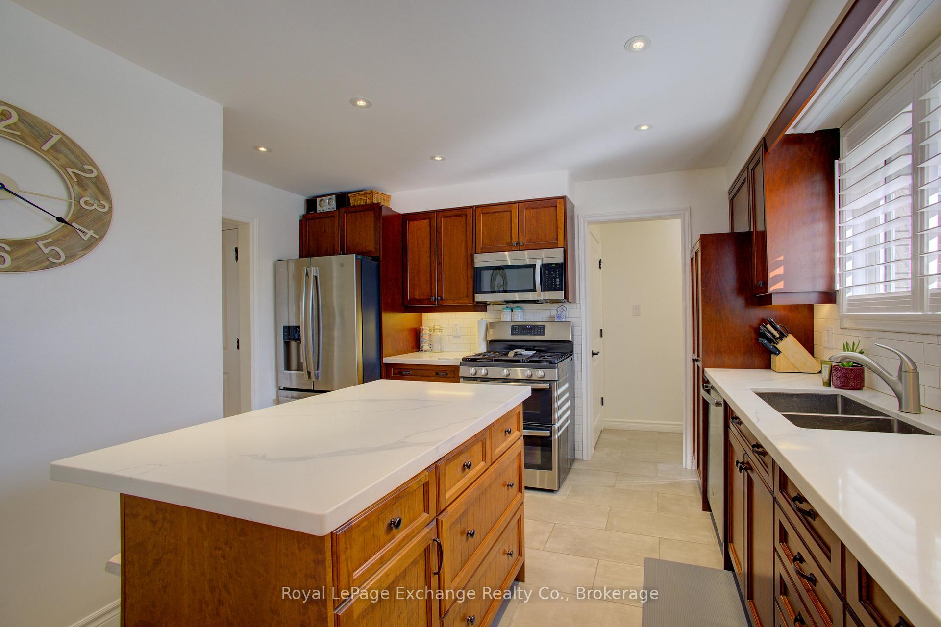 Photo 33 of 9 Orchard Avenue, Hamilton, Dundas — HOMEH