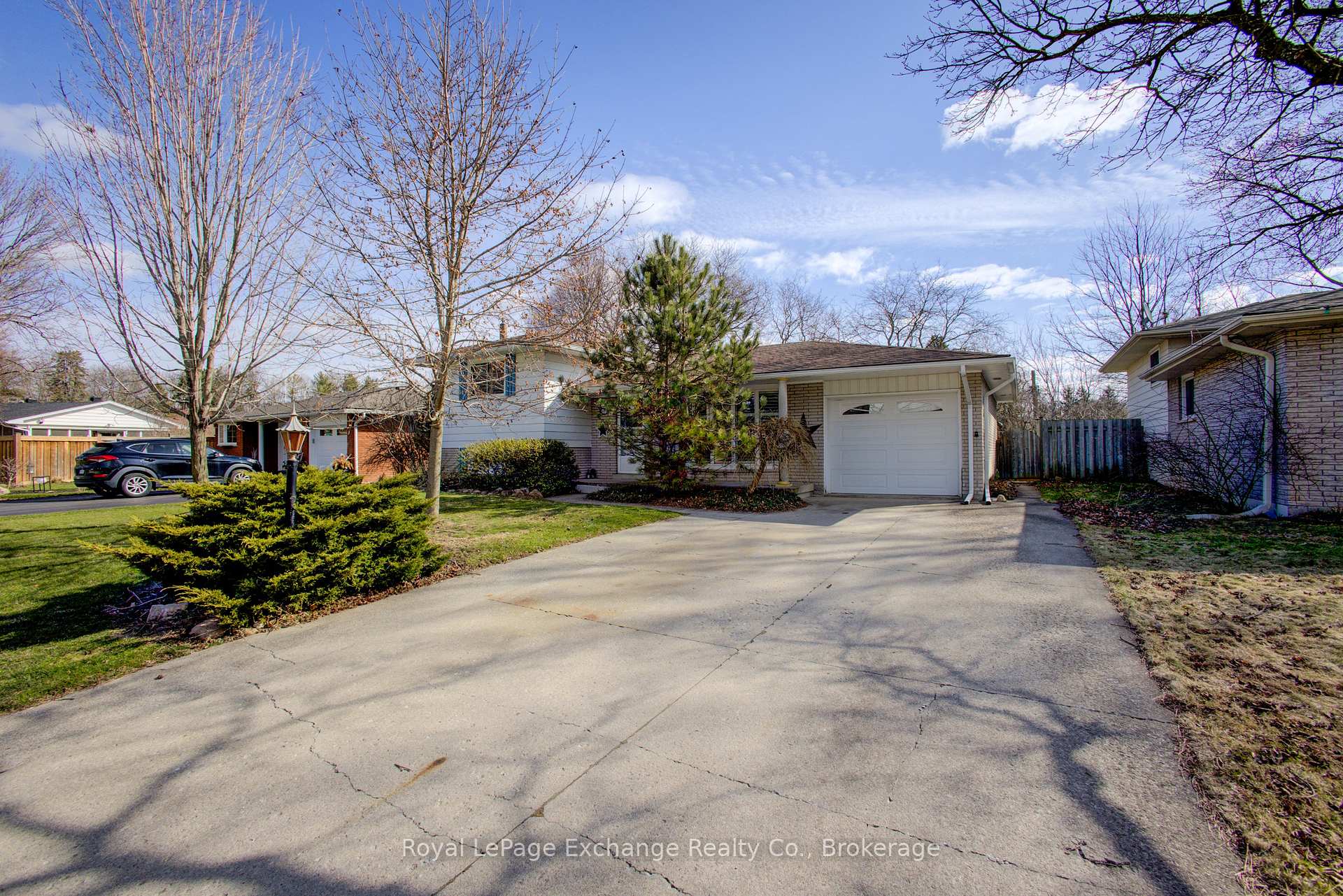 Photo 3 of 9 Orchard Avenue, Hamilton, Dundas — HOMEH