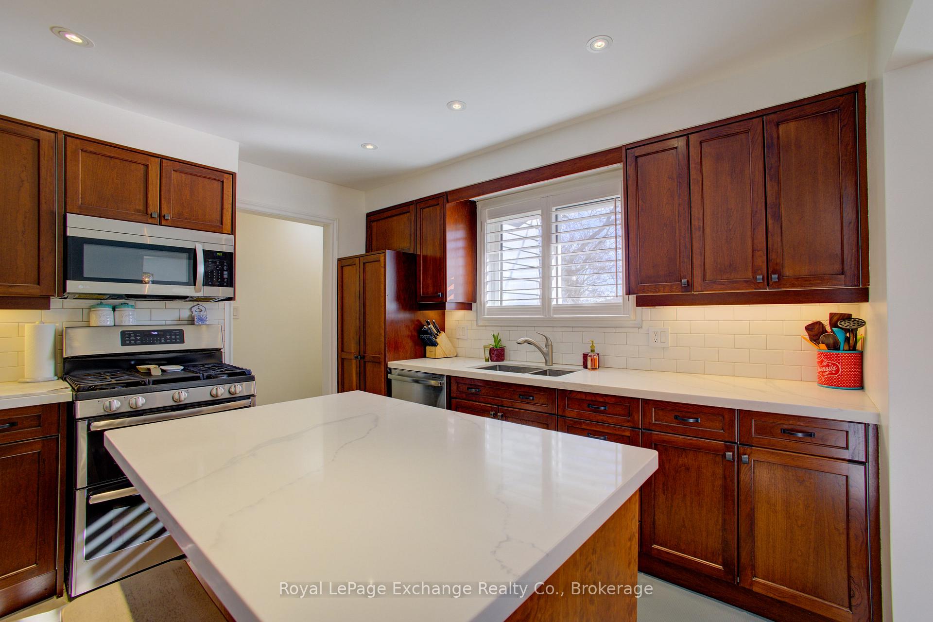 Photo 15 of 9 Orchard Avenue, Hamilton, Dundas — HOMEH