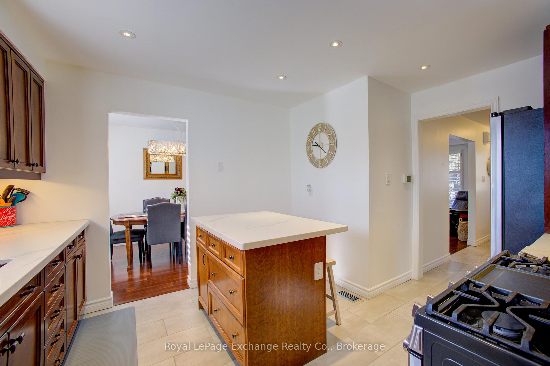 Photo 18 of 9 Orchard Avenue, Hamilton, Dundas — HOMEH