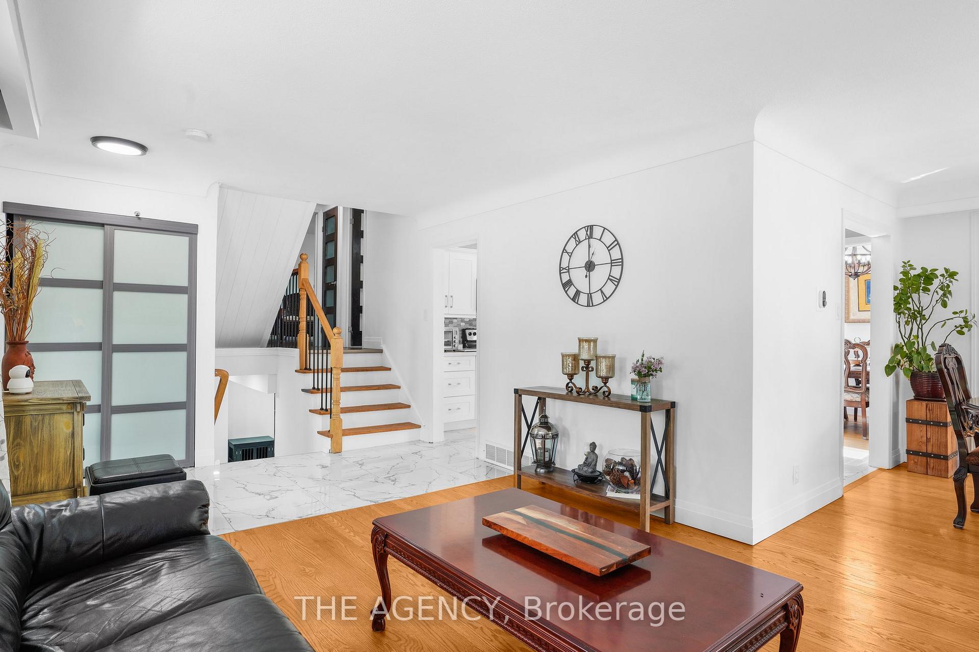 Photo 4 of 2 Green Meadow Way, Hamilton, Dundas — HOMEH
