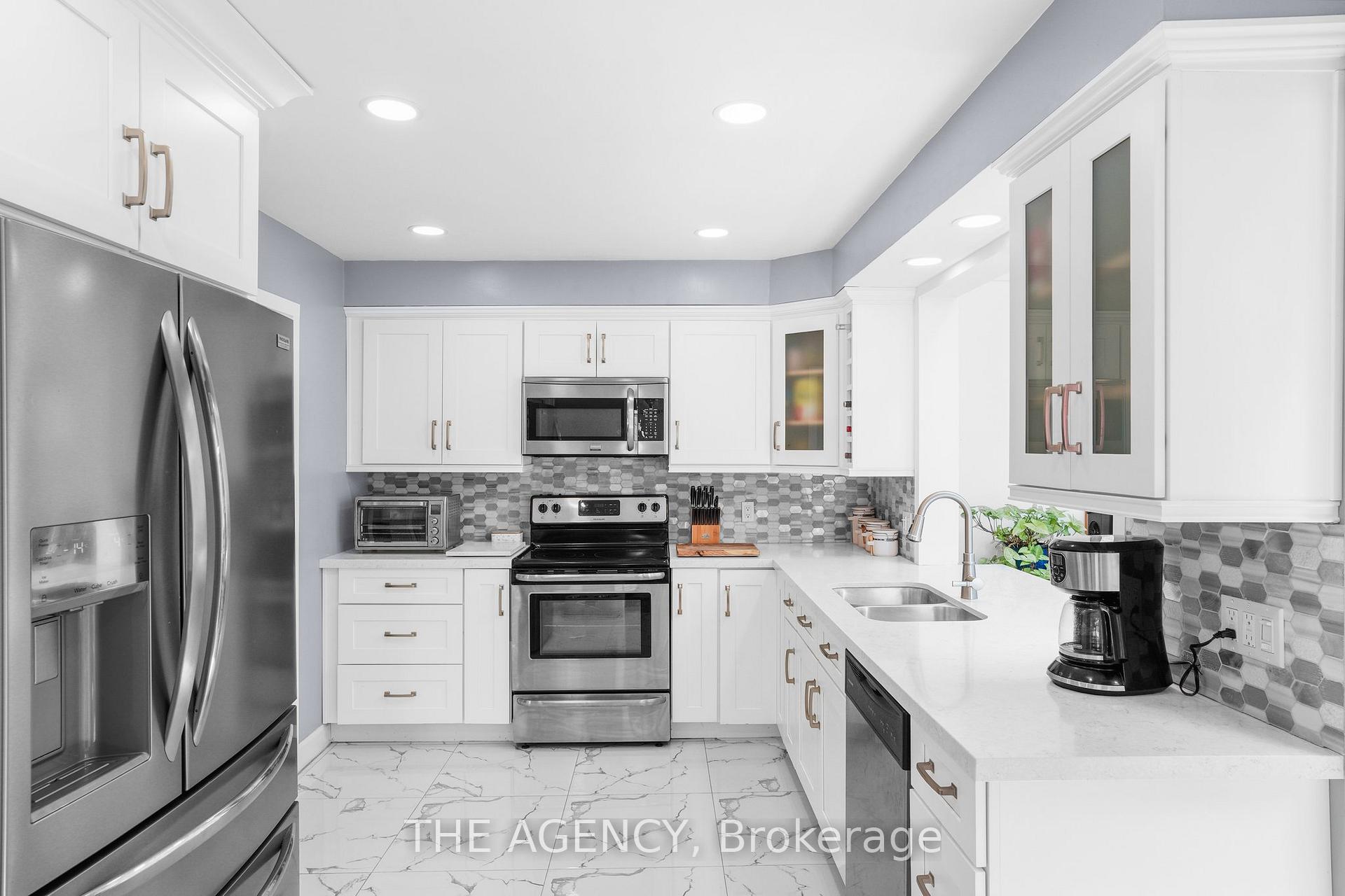 Photo 8 of 2 Green Meadow Way, Hamilton, Dundas — HOMEH