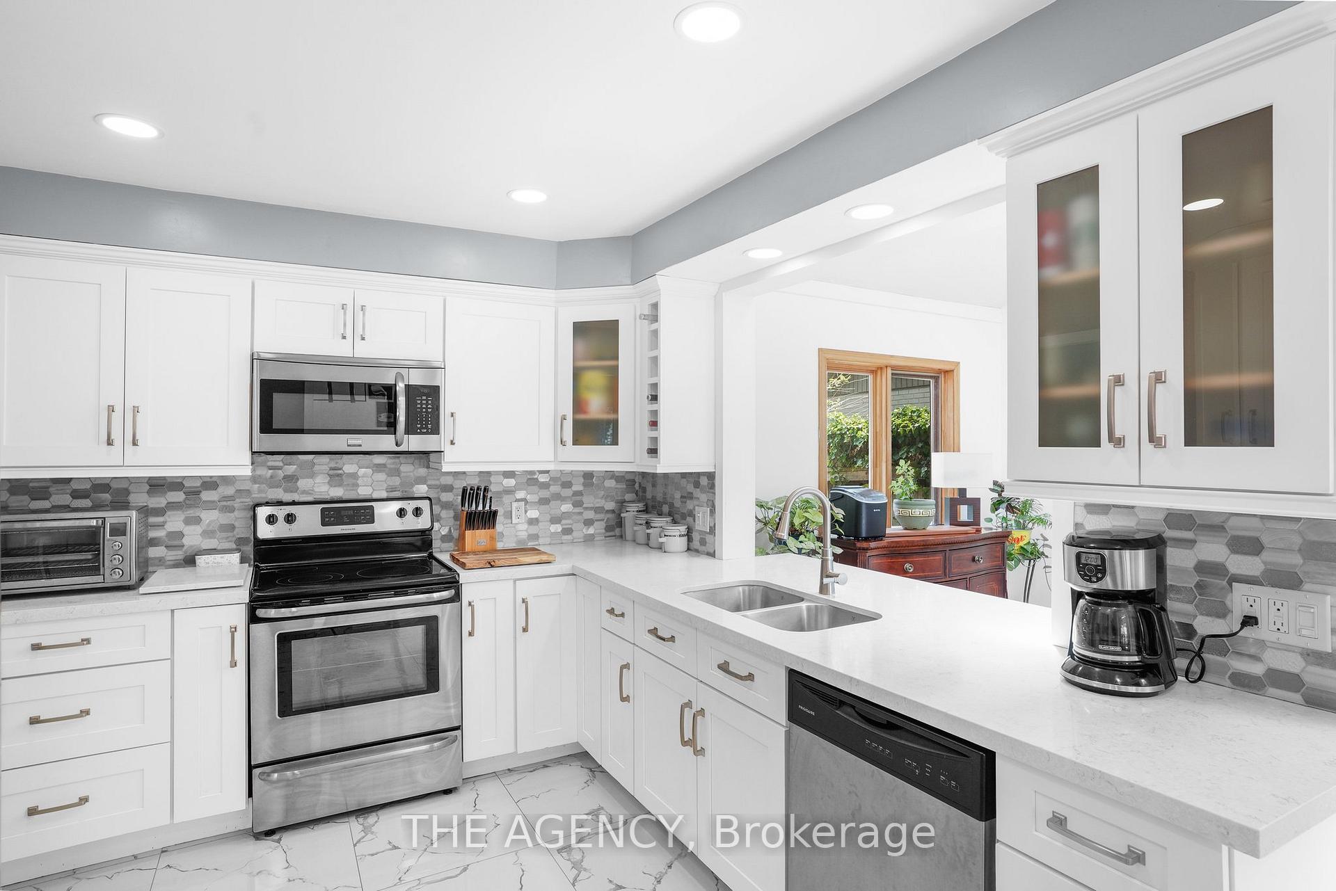 Photo 9 of 2 Green Meadow Way, Hamilton, Dundas — HOMEH