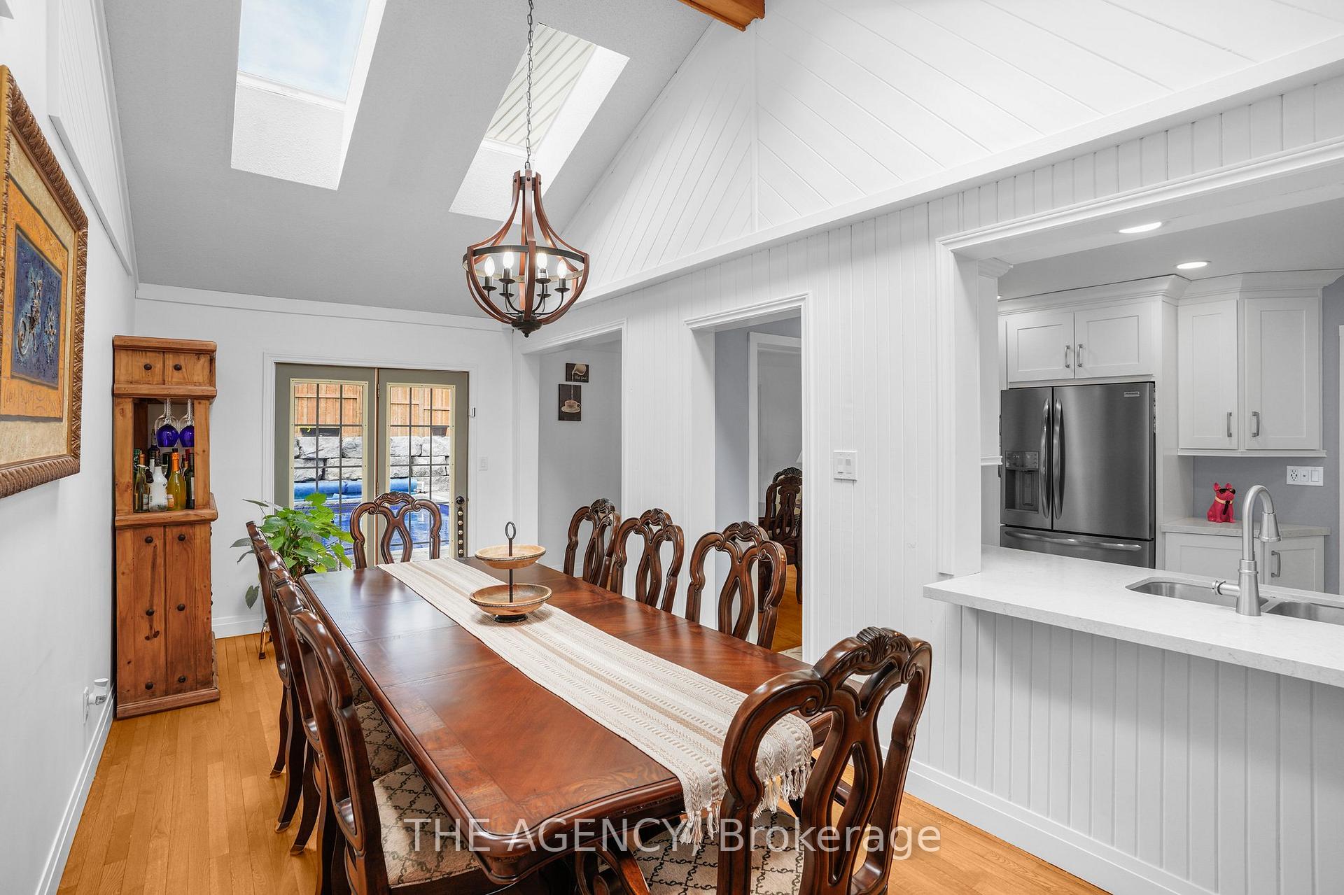 Photo 11 of 2 Green Meadow Way, Hamilton, Dundas — HOMEH