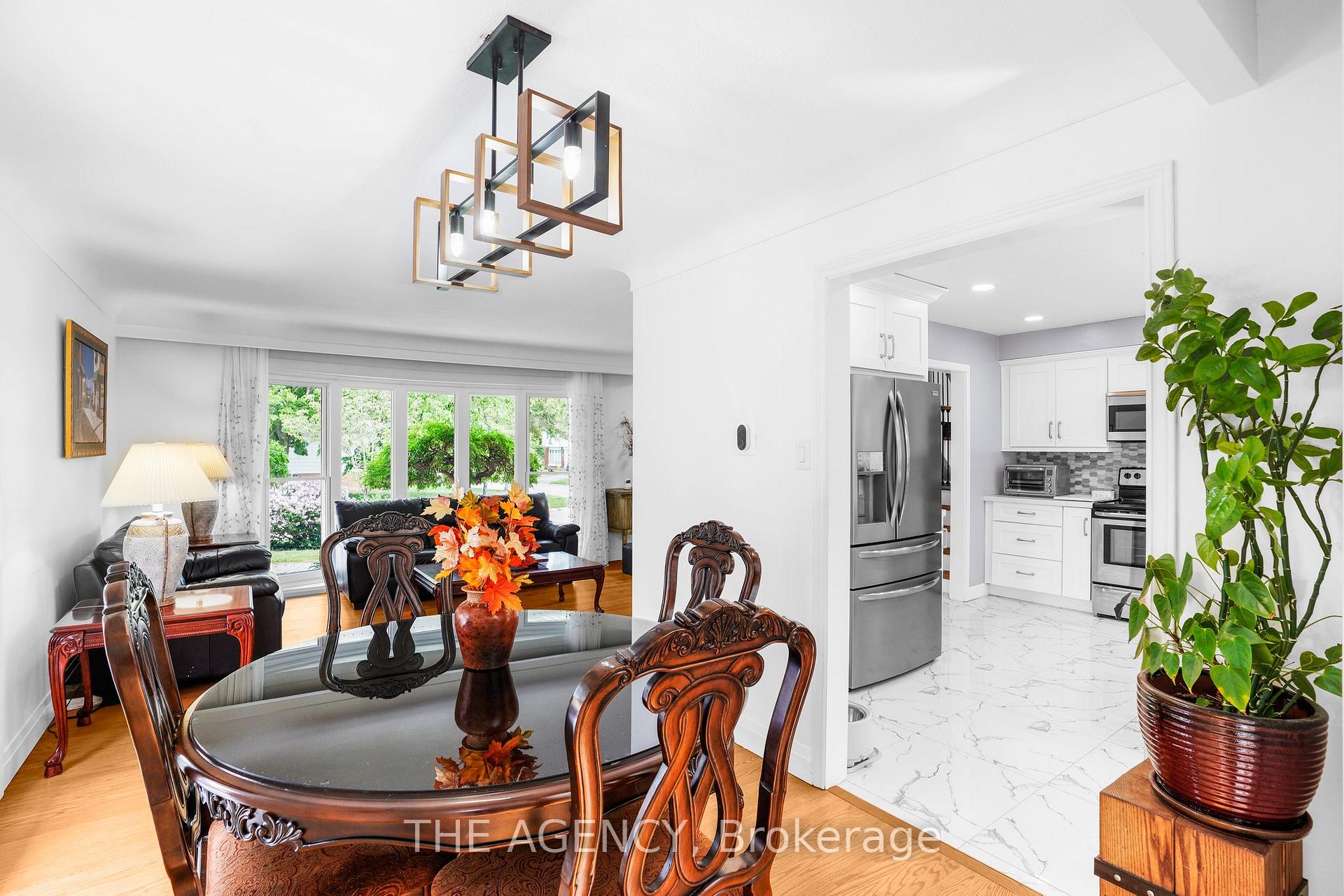 Photo 12 of 2 Green Meadow Way, Hamilton, Dundas — HOMEH