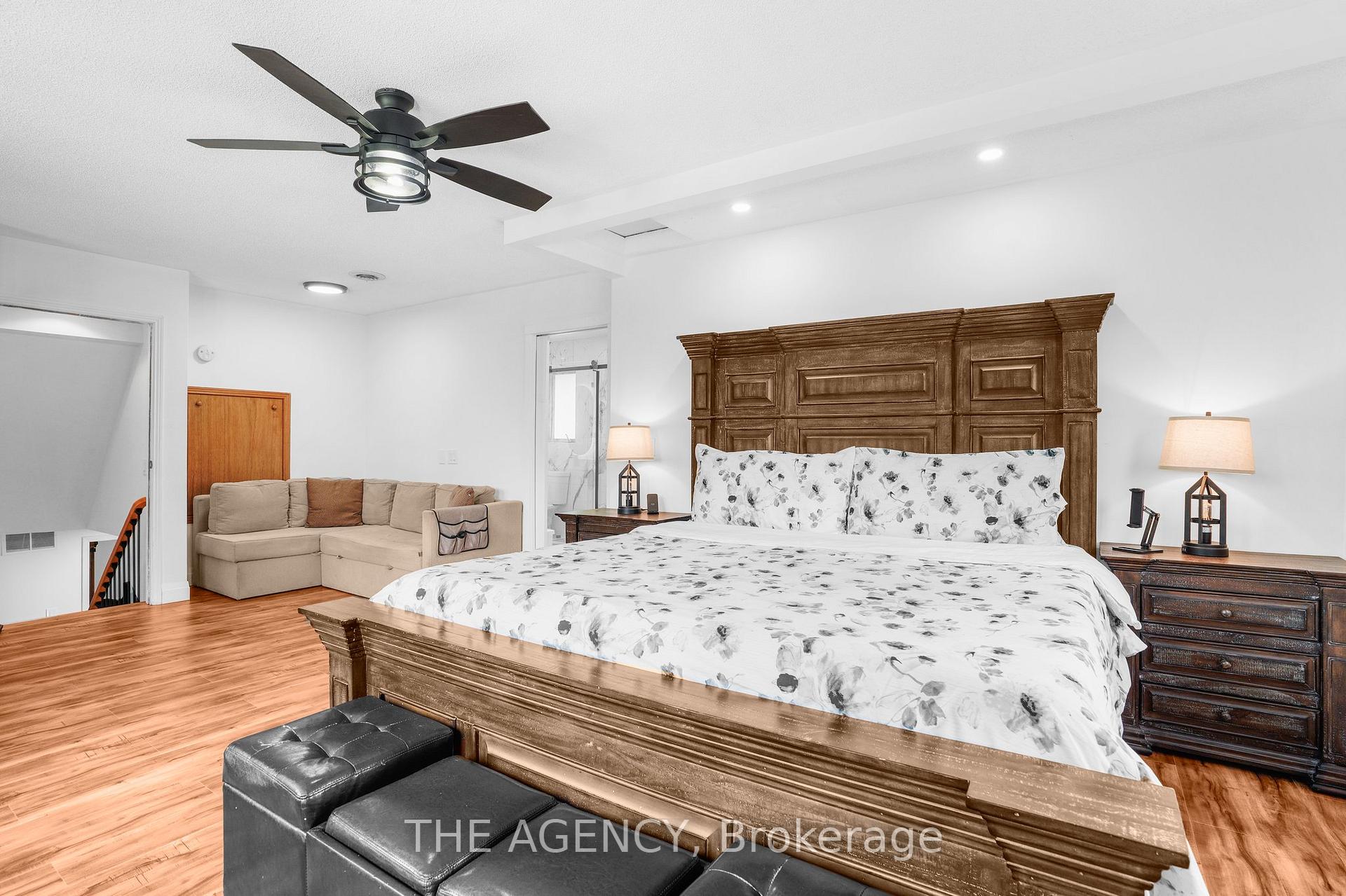 Photo 16 of 2 Green Meadow Way, Hamilton, Dundas — HOMEH