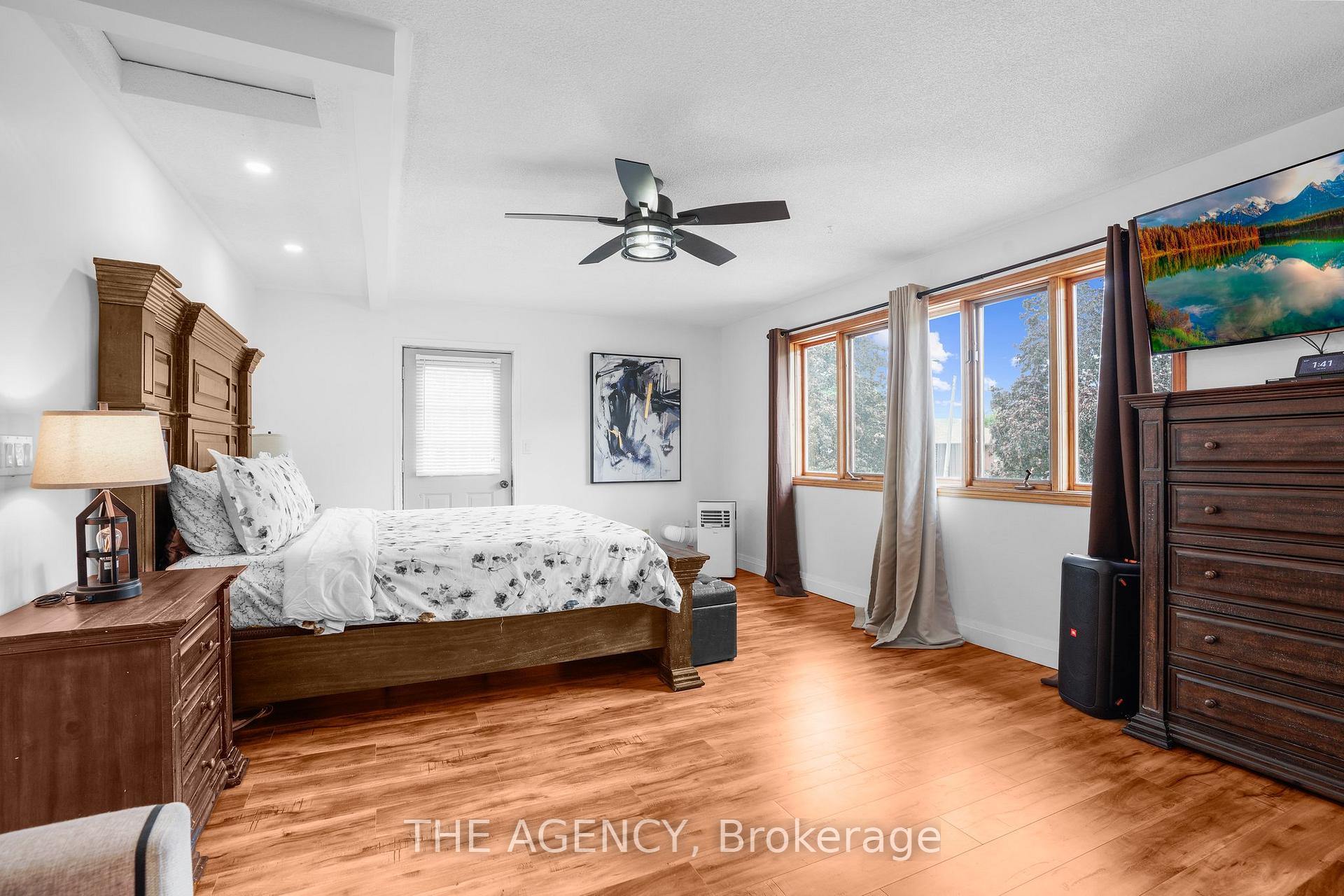 Photo 18 of 2 Green Meadow Way, Hamilton, Dundas — HOMEH