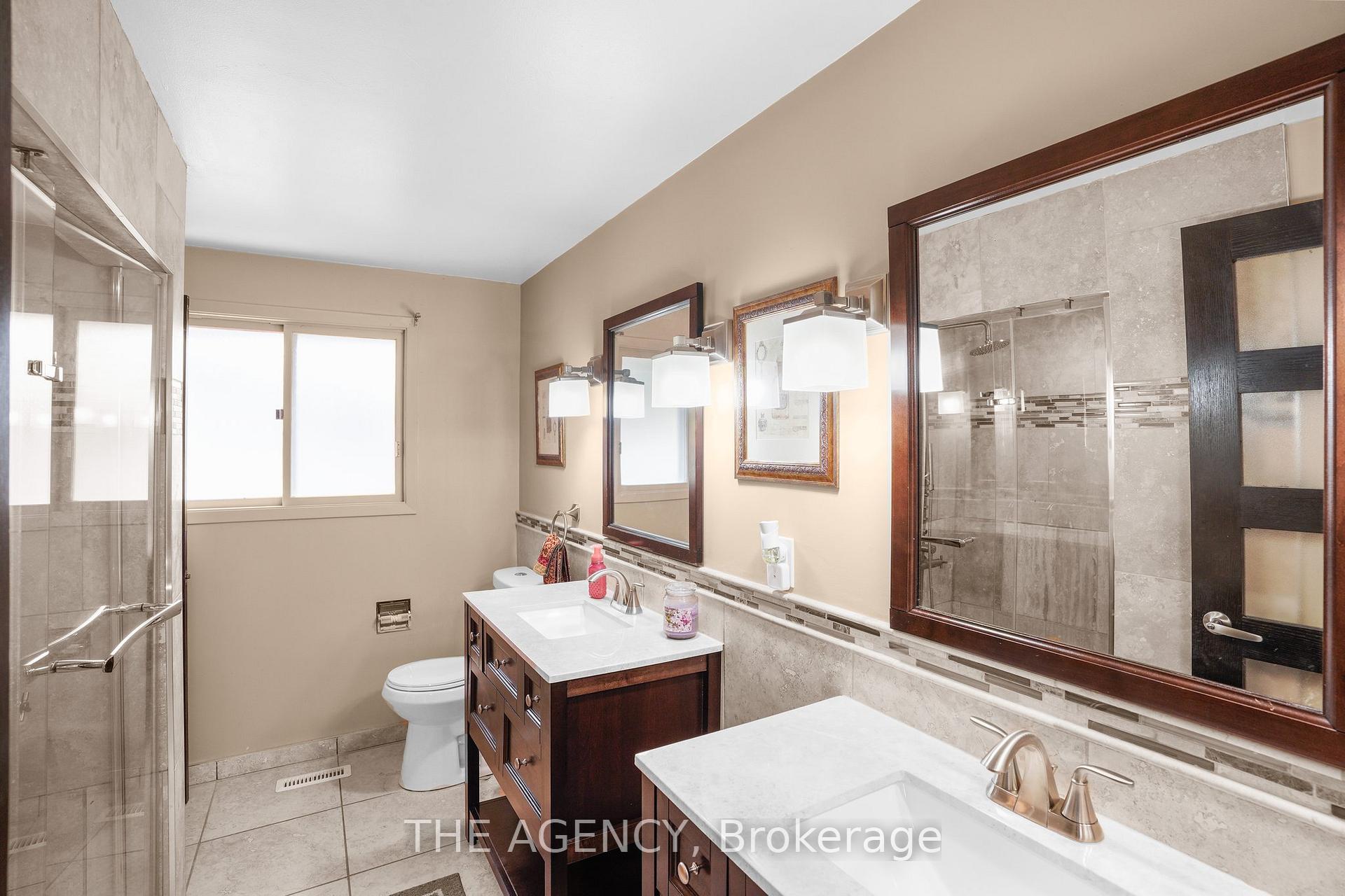Photo 19 of 2 Green Meadow Way, Hamilton, Dundas — HOMEH