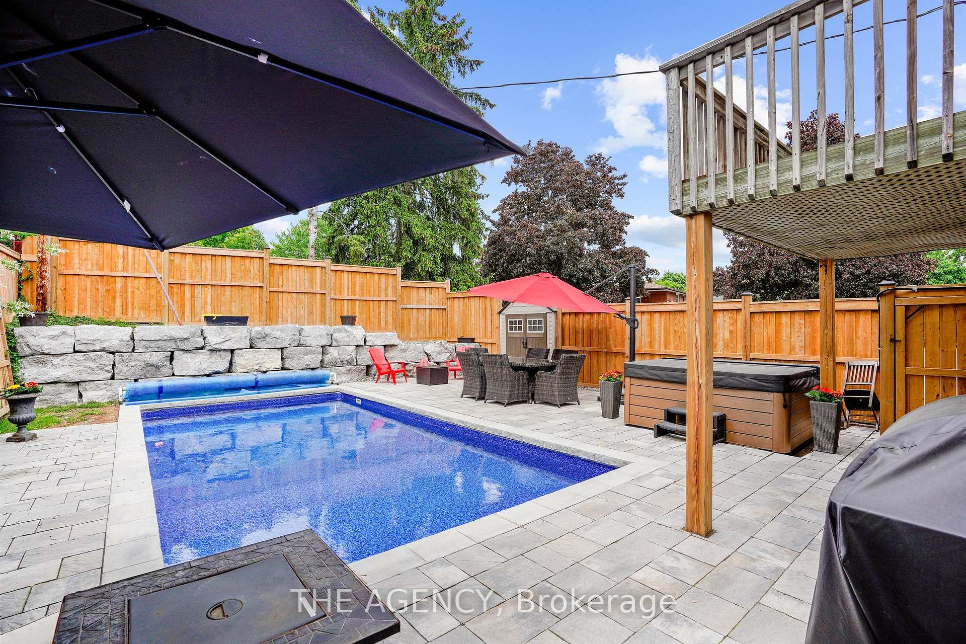 Photo 25 of 2 Green Meadow Way, Hamilton, Dundas — HOMEH