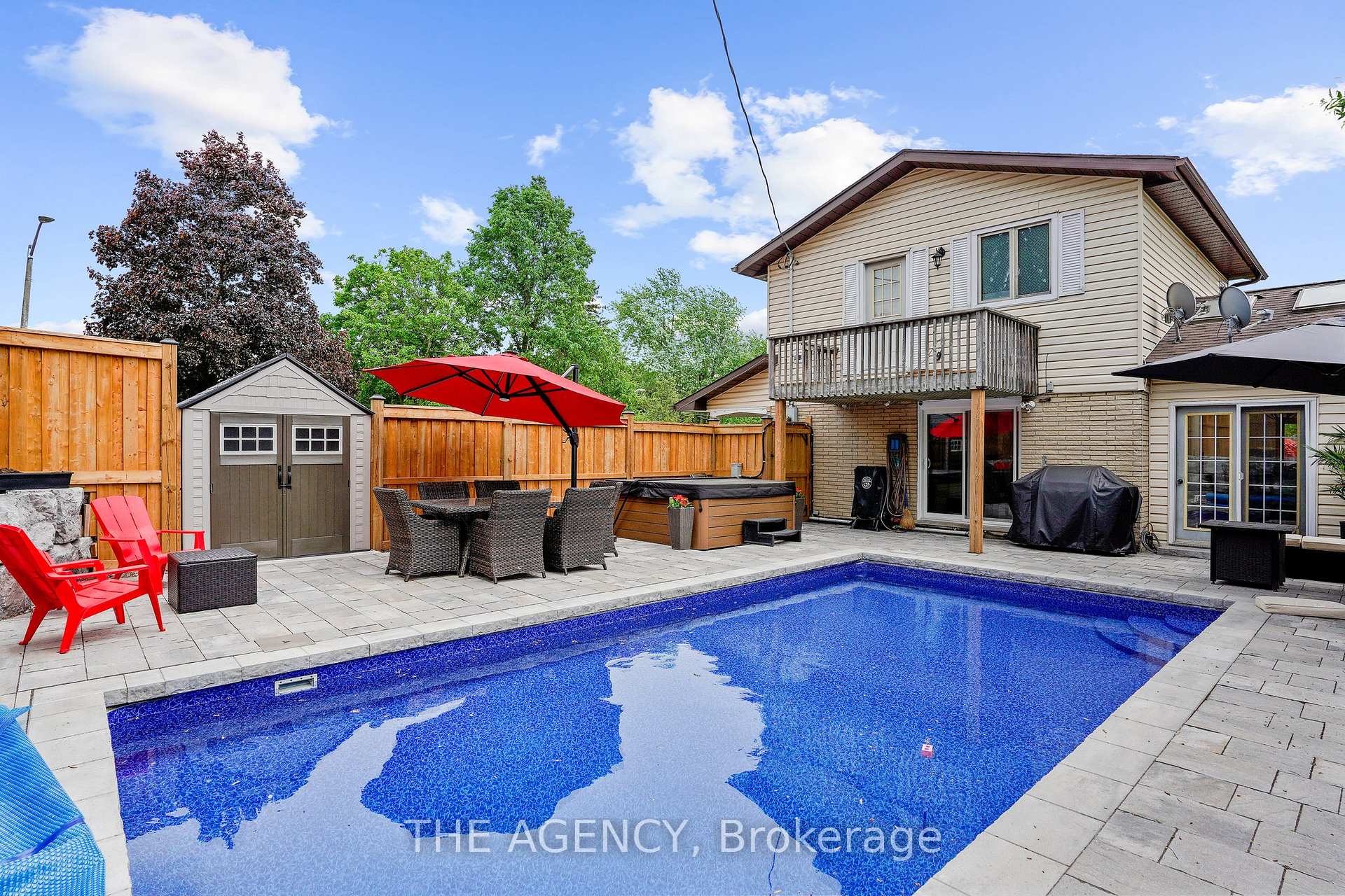 Photo 26 of 2 Green Meadow Way, Hamilton, Dundas — HOMEH