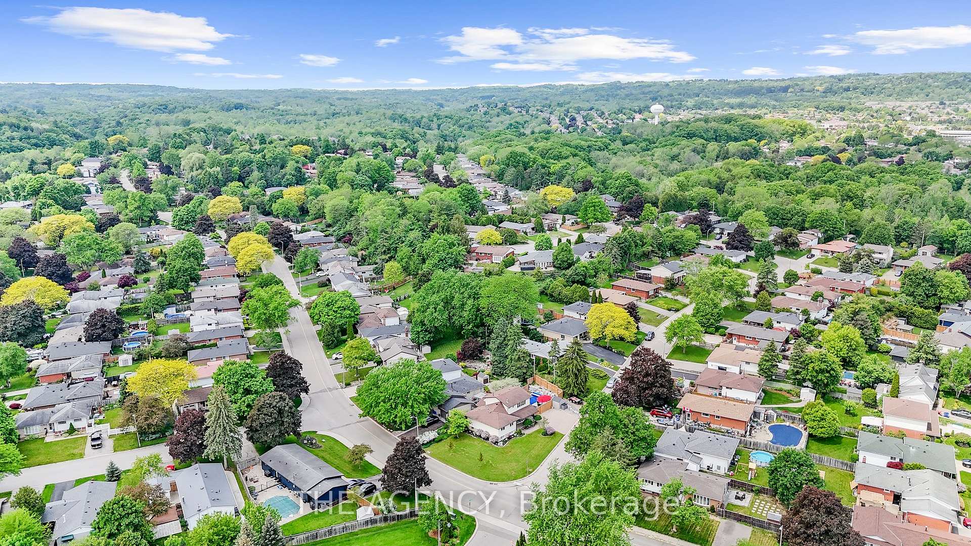 Photo 31 of 2 Green Meadow Way, Hamilton, Dundas — HOMEH