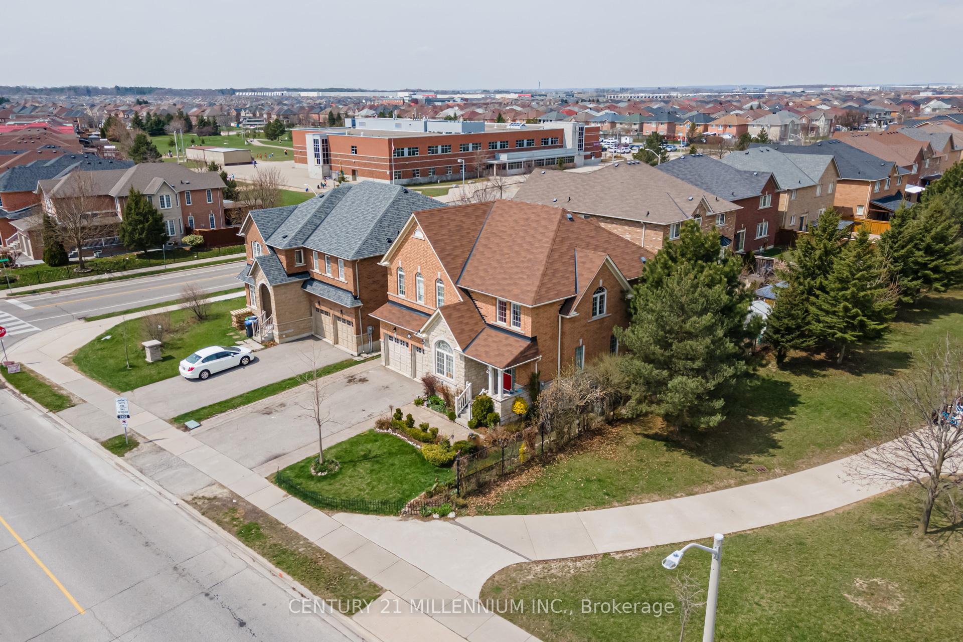 Photo 3 of 110 Dewside Drive, Brampton, Sandringham-Wellington — HOMEH