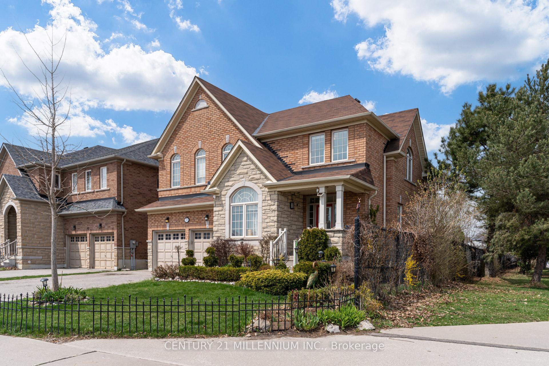 Photo 4 of 110 Dewside Drive, Brampton, Sandringham-Wellington — HOMEH