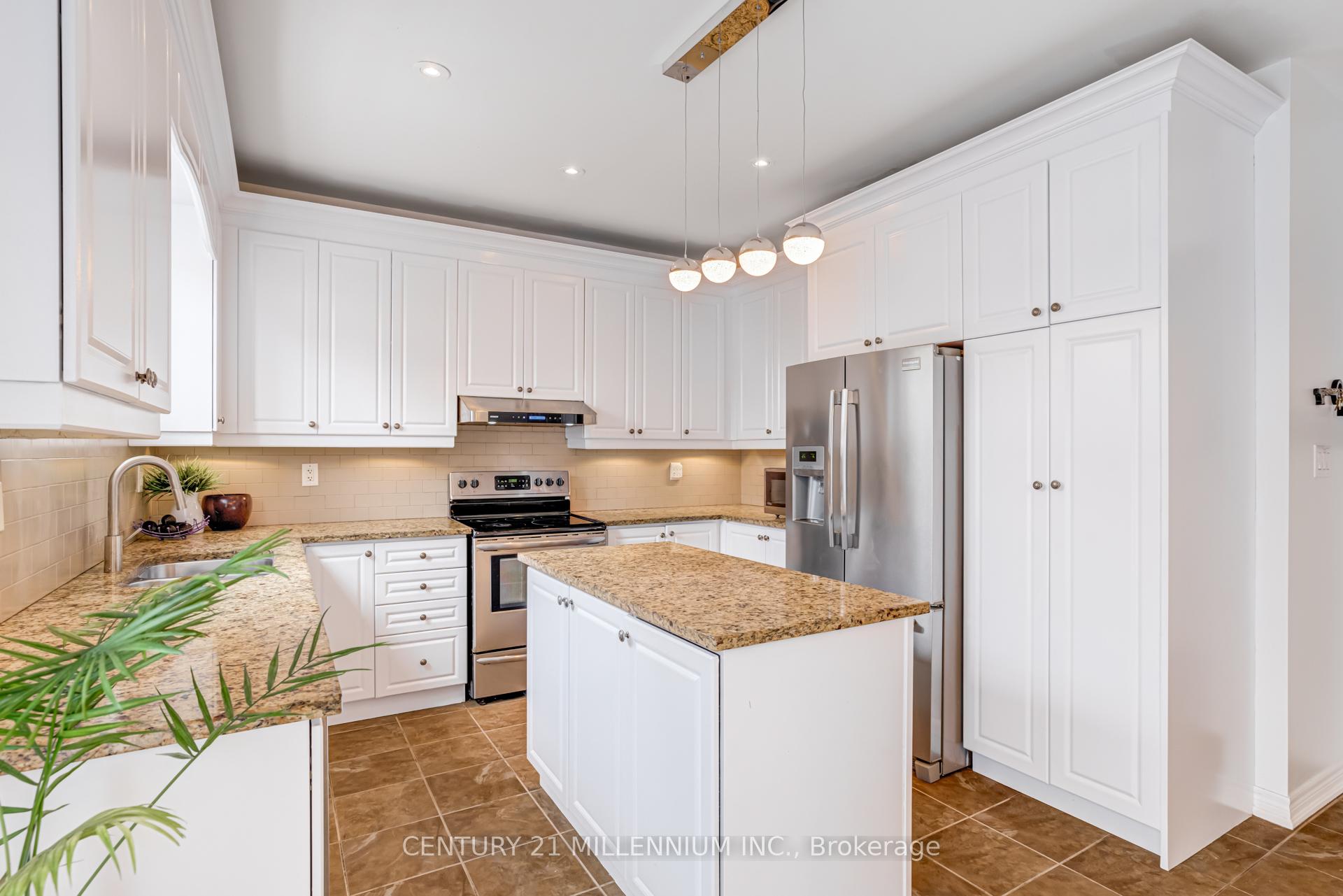 Photo 13 of 110 Dewside Drive, Brampton, Sandringham-Wellington — HOMEH