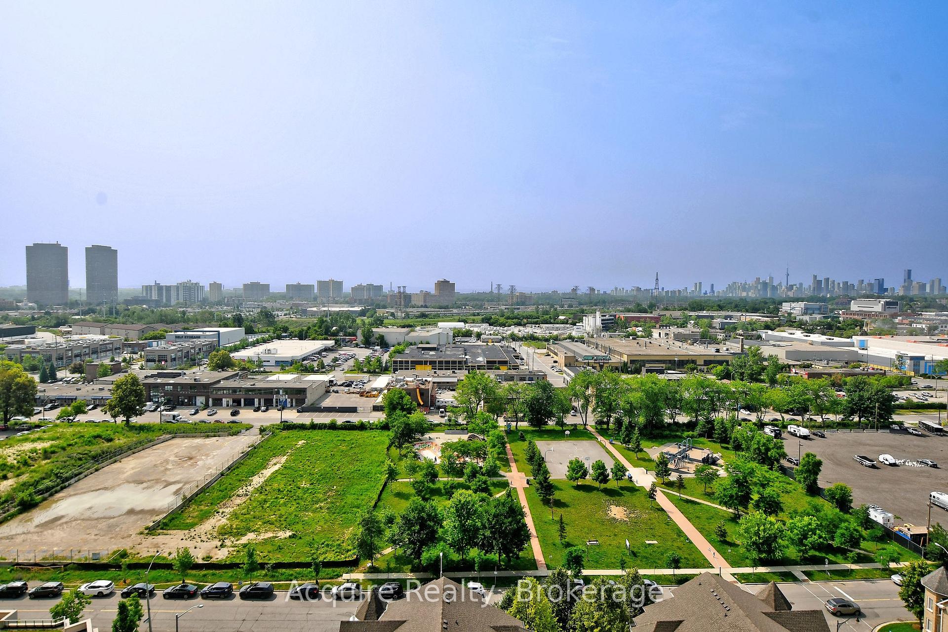 Photo 15 of Unit LPH09, 35 Brian Peck Crescent, Toronto, Thorncliffe Park — HOMEH