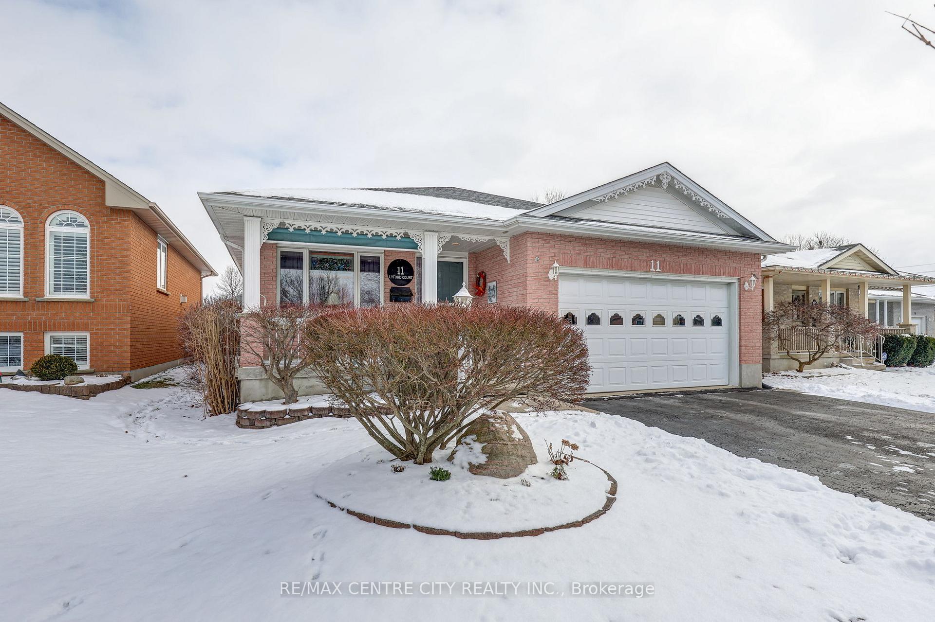 Photo 3 of 11 Lyford Court, St. Thomas — HOMEH