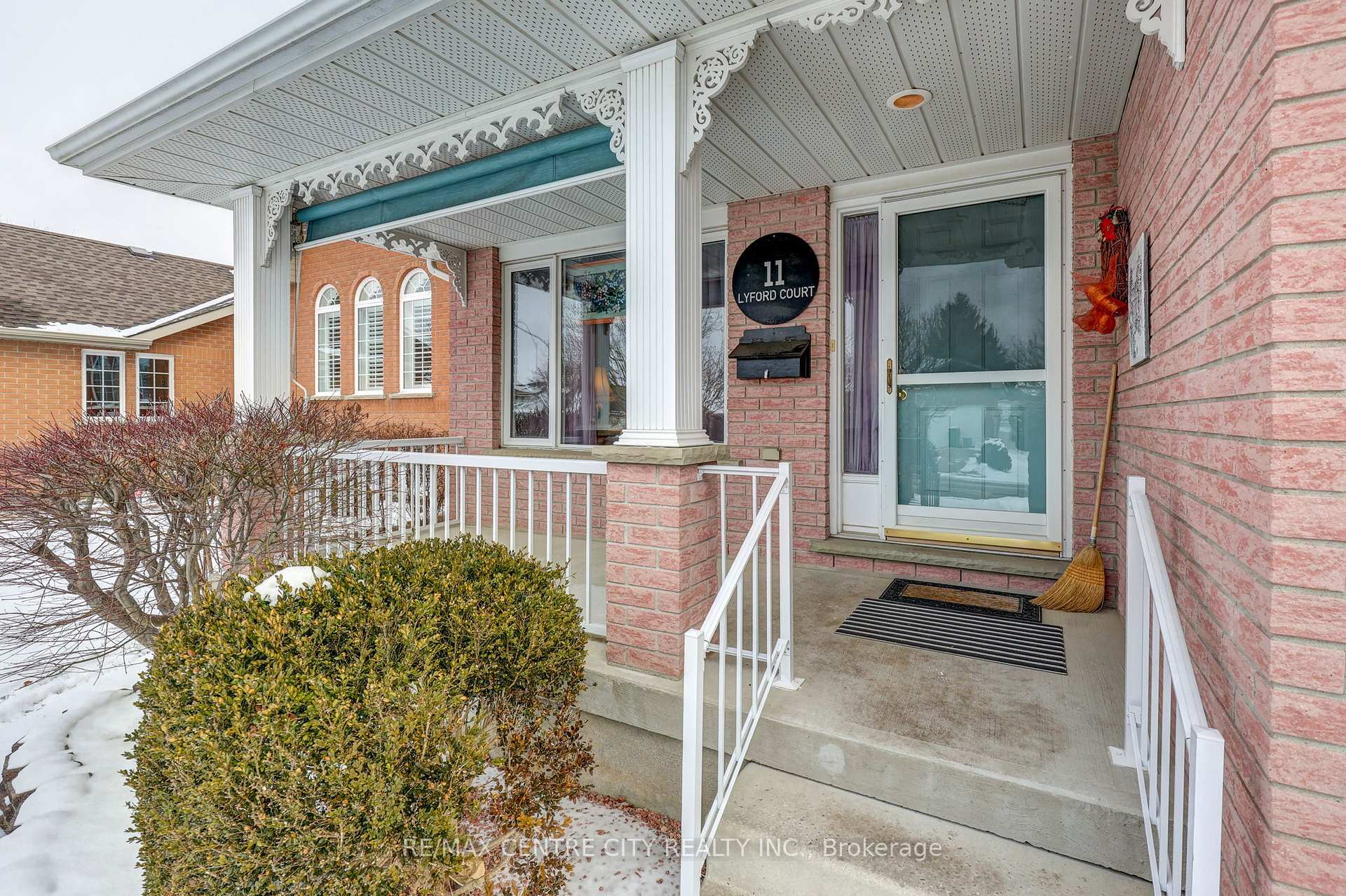 Photo 4 of 11 Lyford Court, St. Thomas — HOMEH