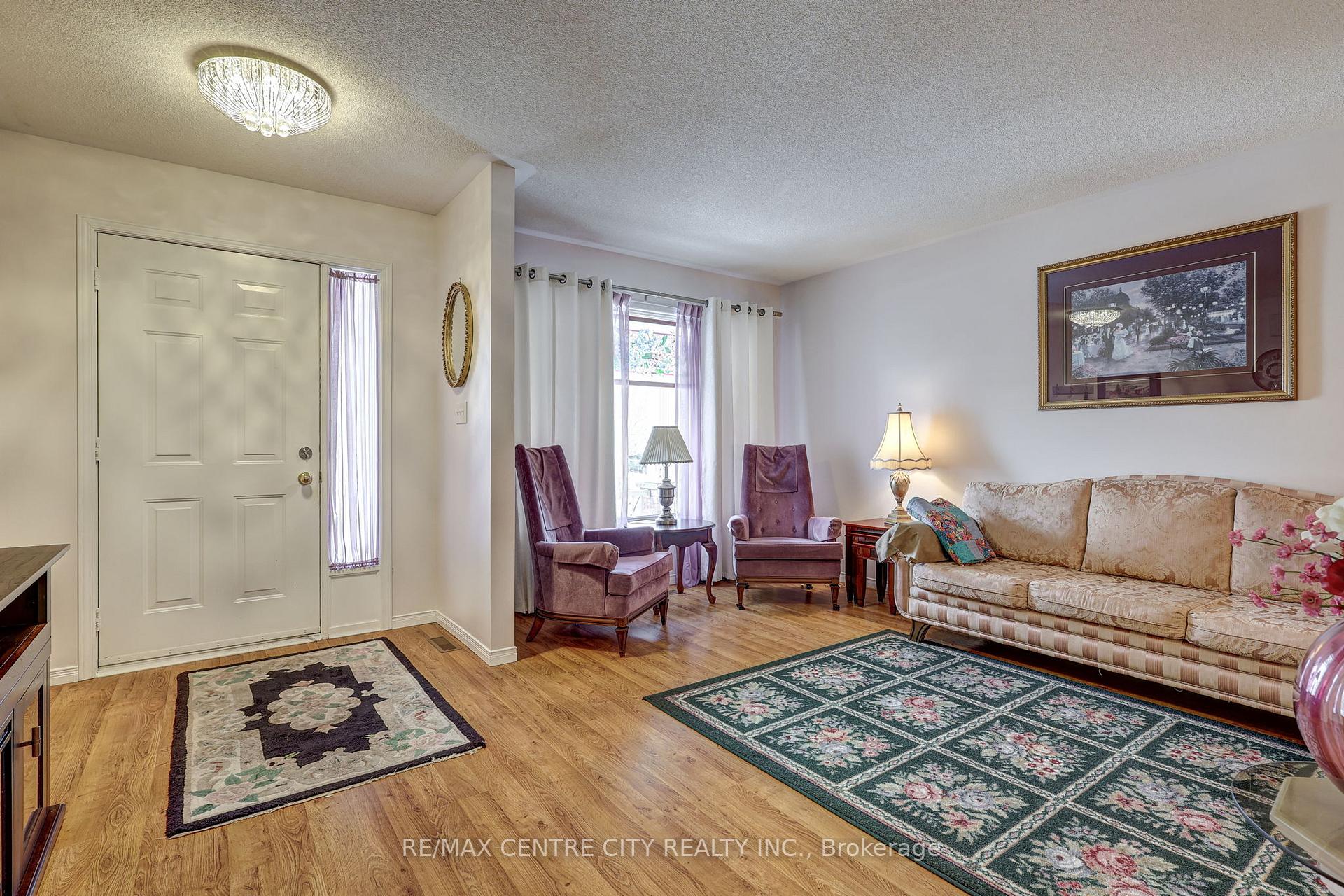 Photo 6 of 11 Lyford Court, St. Thomas — HOMEH