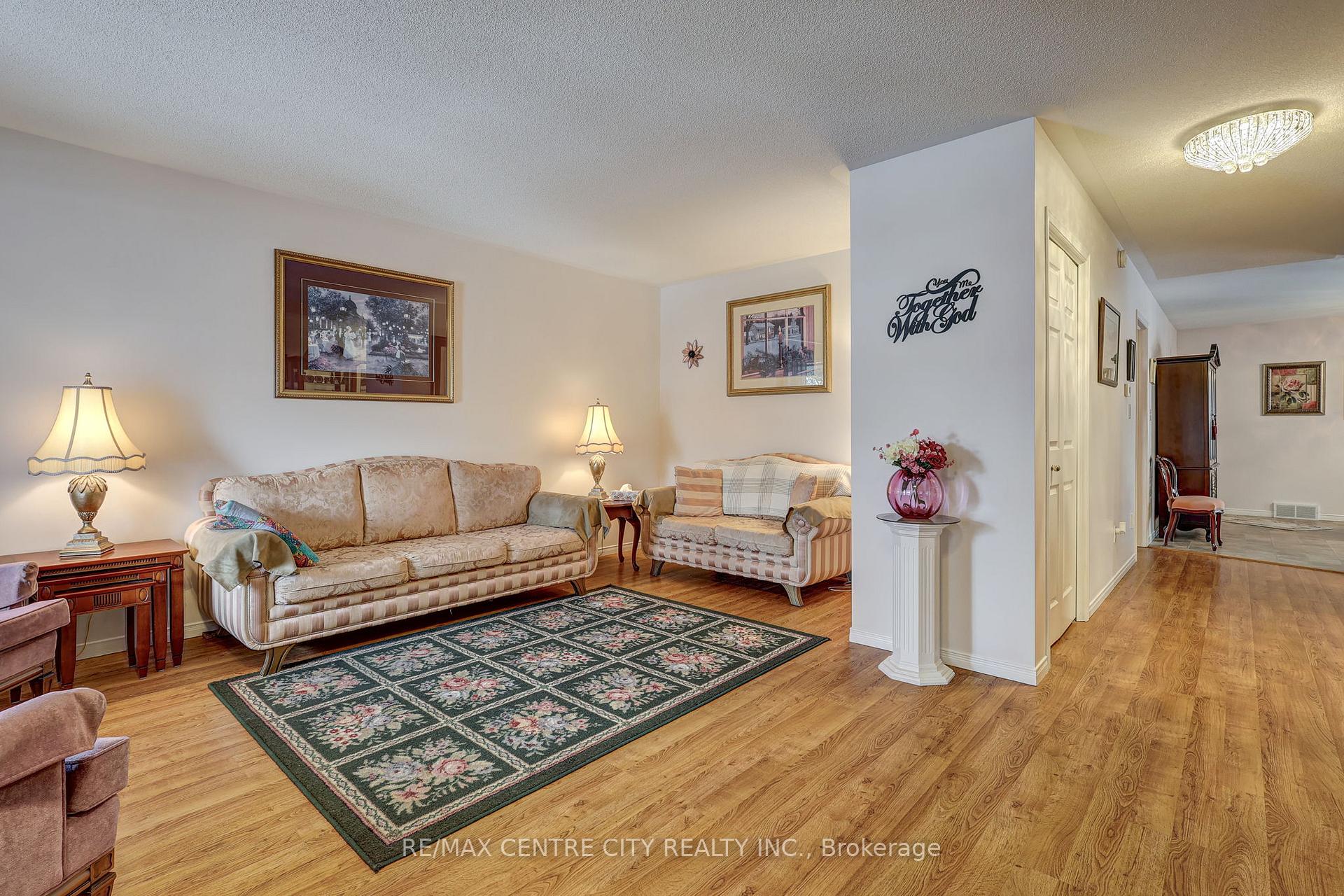 Photo 7 of 11 Lyford Court, St. Thomas — HOMEH