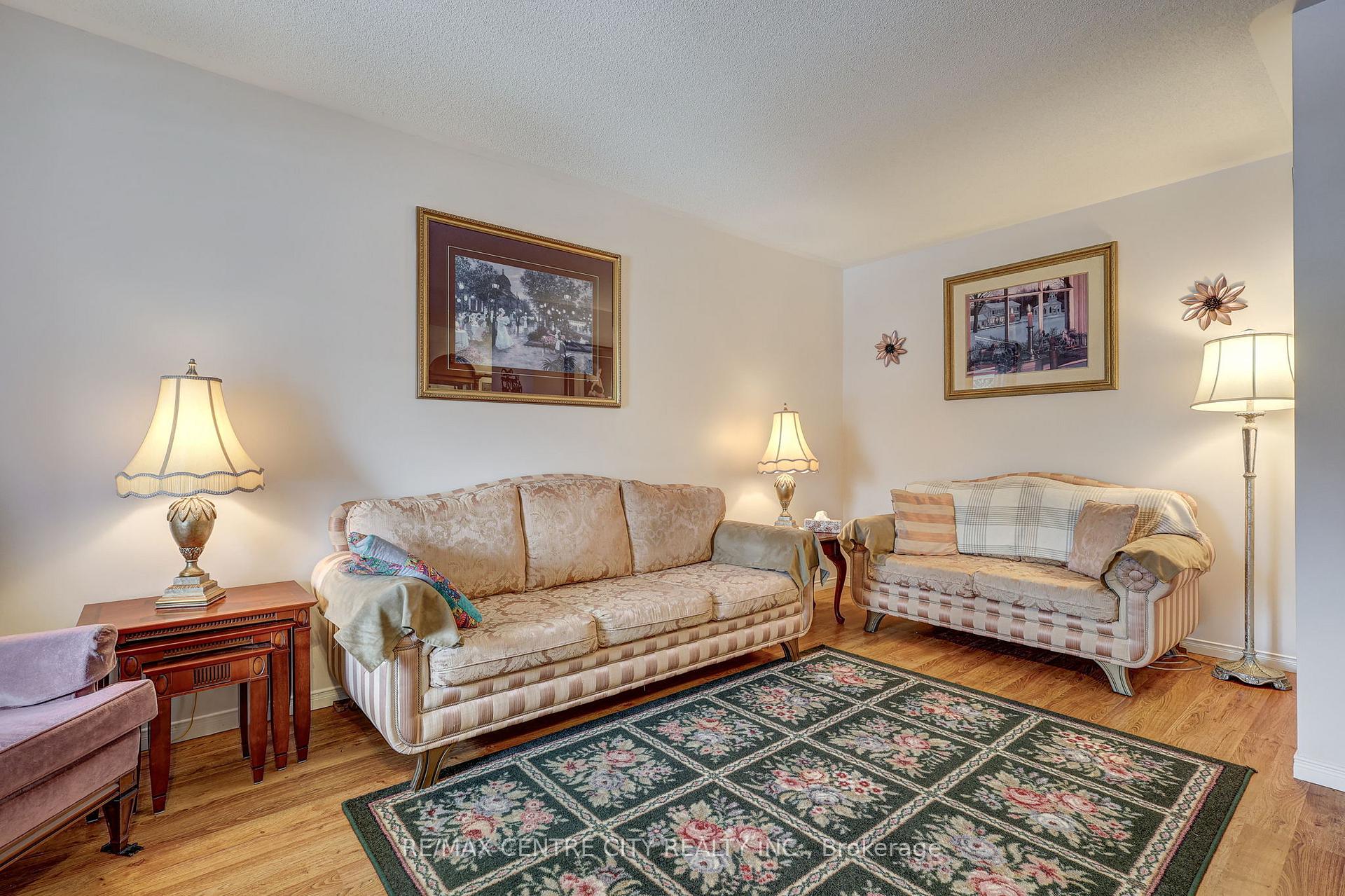 Photo 8 of 11 Lyford Court, St. Thomas — HOMEH